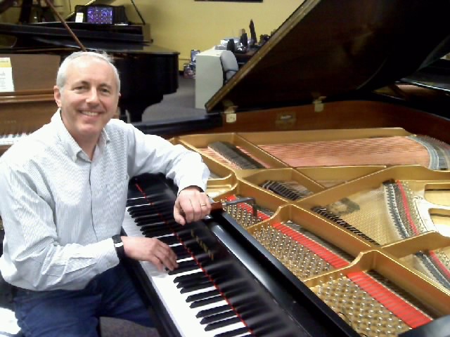 Logo for Simon Husbands Piano Technician