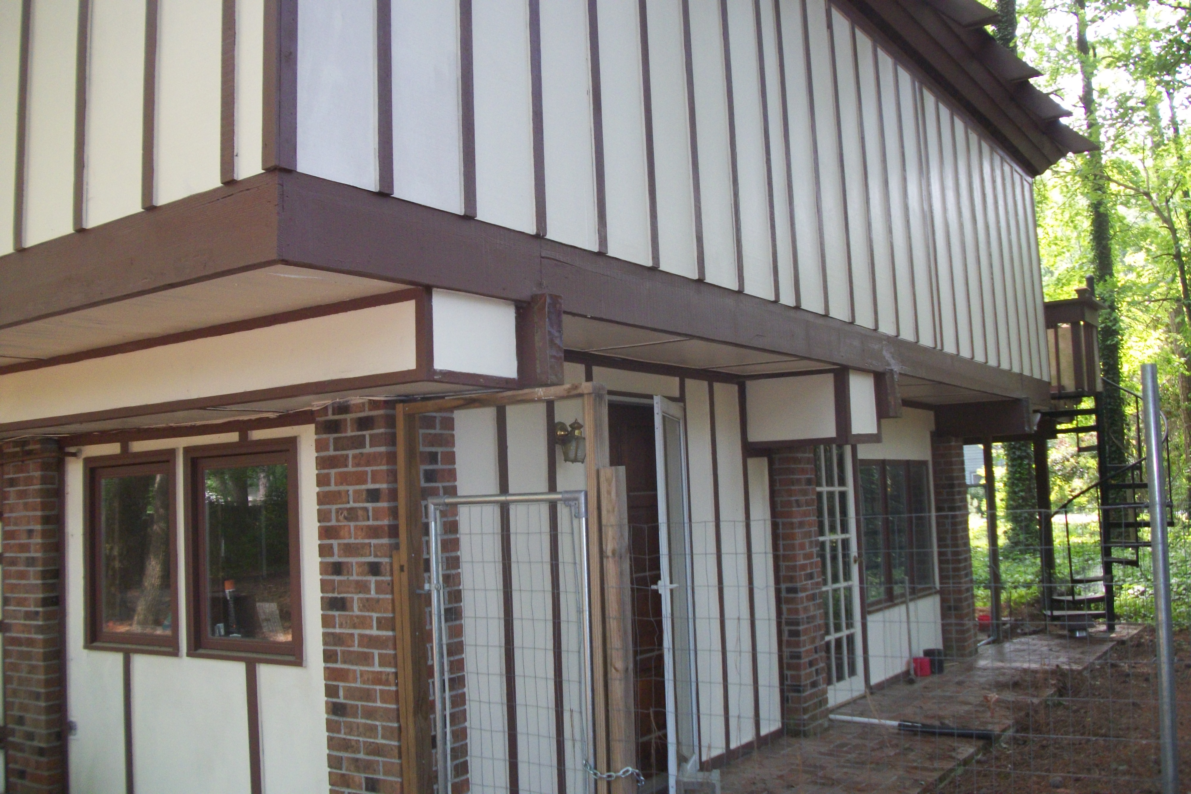 Gary's Painting and Masonry logo