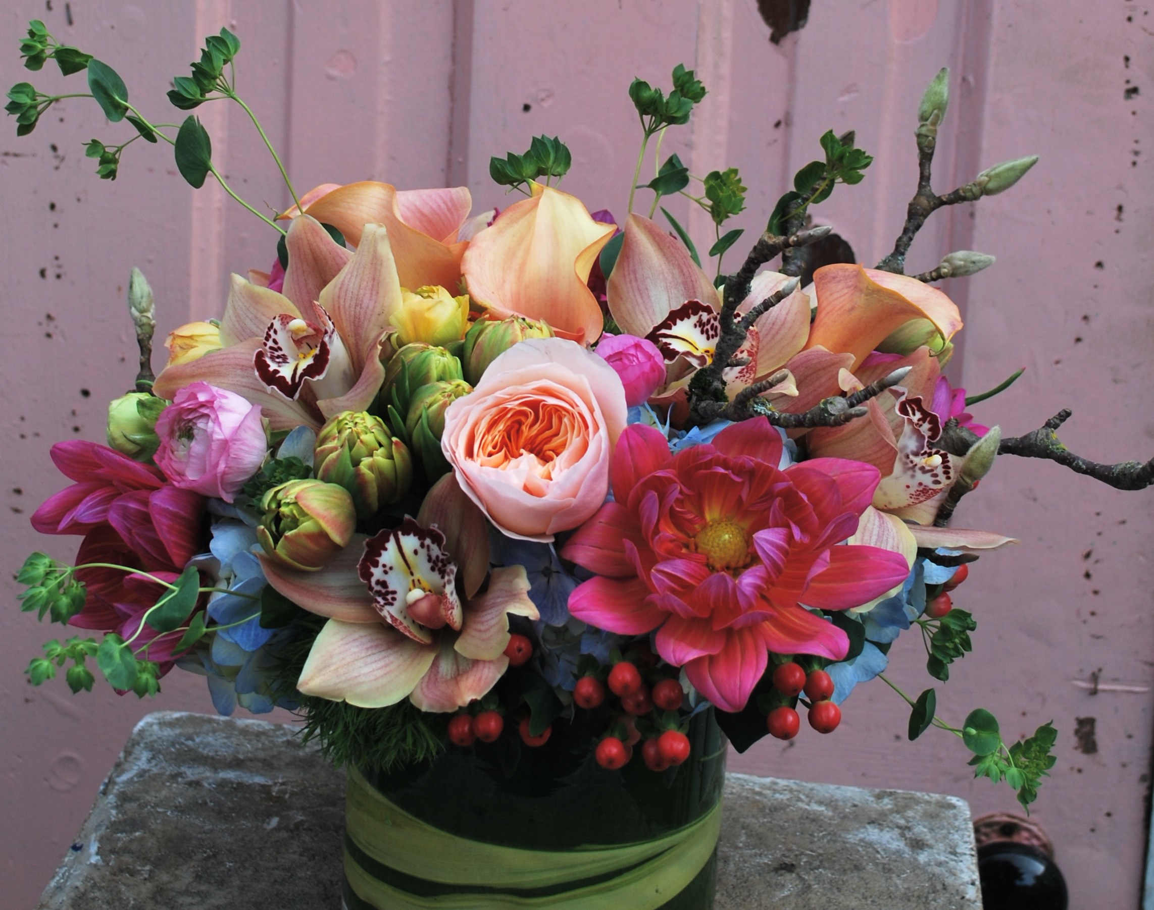 Maxine's Floral & Gift logo