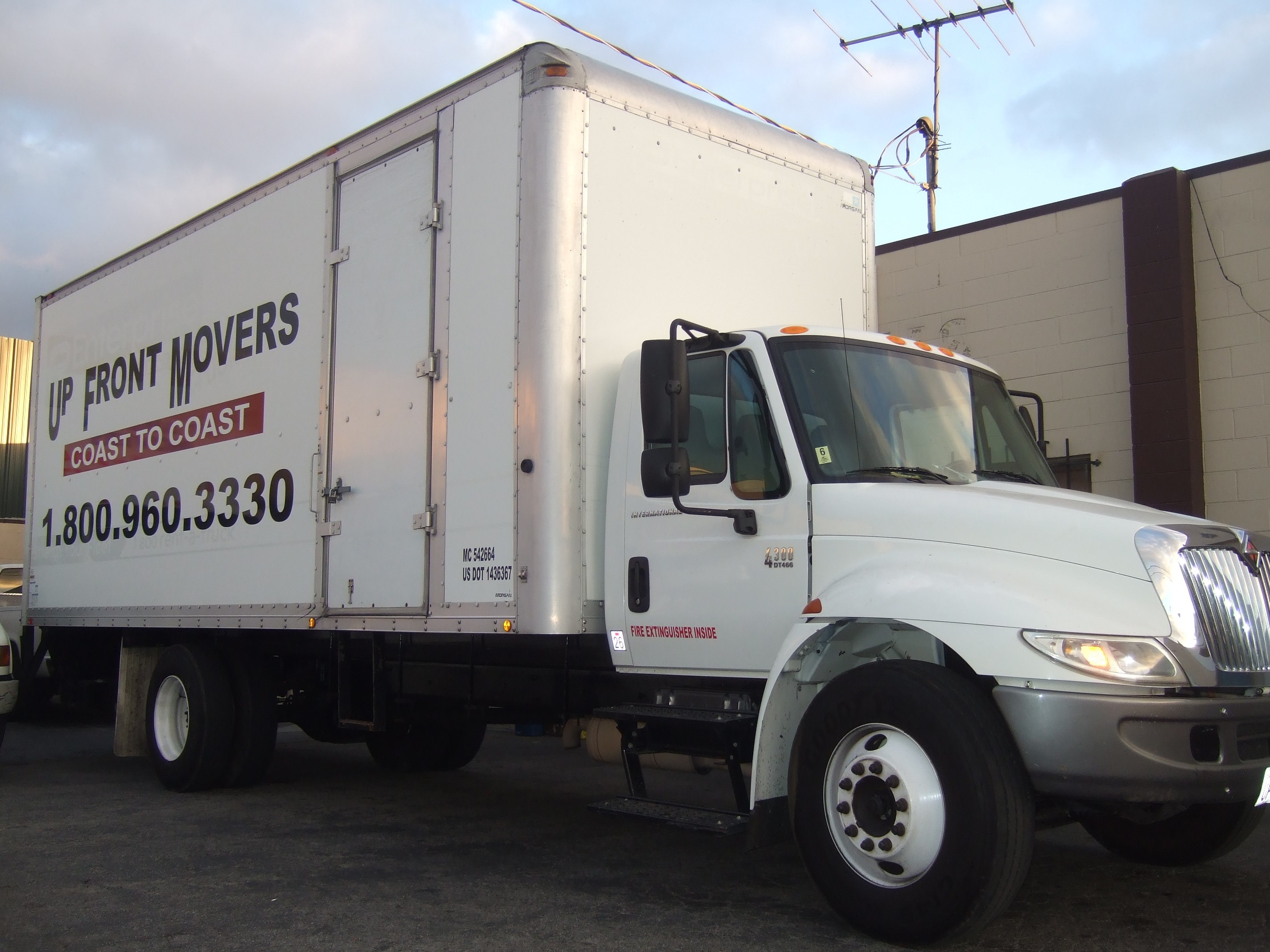 Up Front Movers logo
