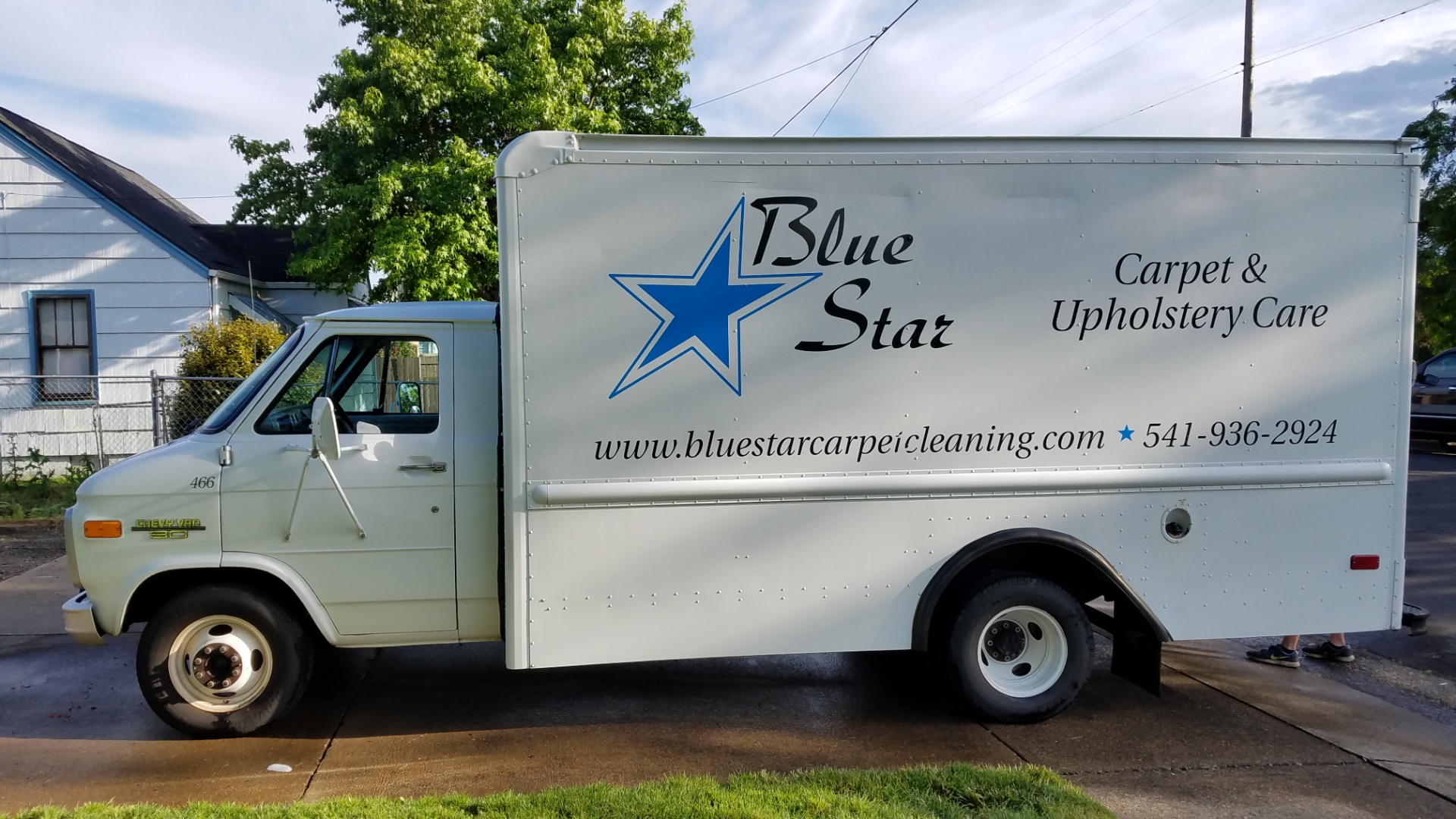 BLUE STAR CLEANING logo