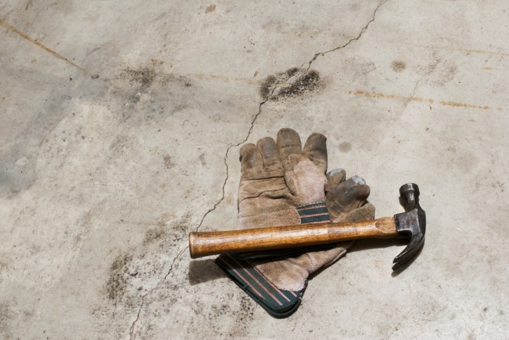 Lightning Concrete Construction logo