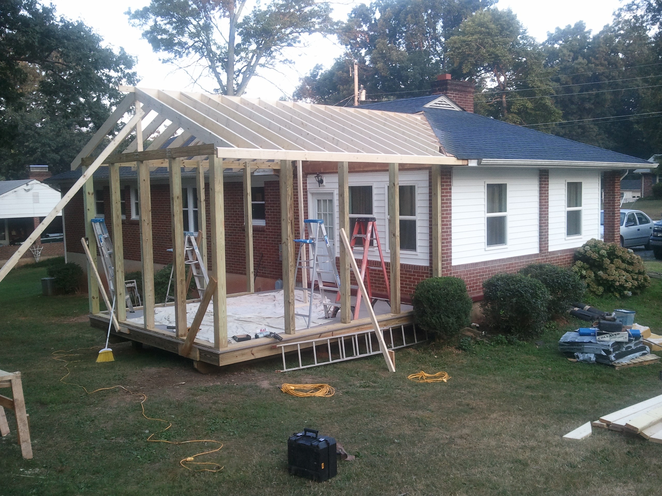 RIGHT ANGLE CARPENTRY logo