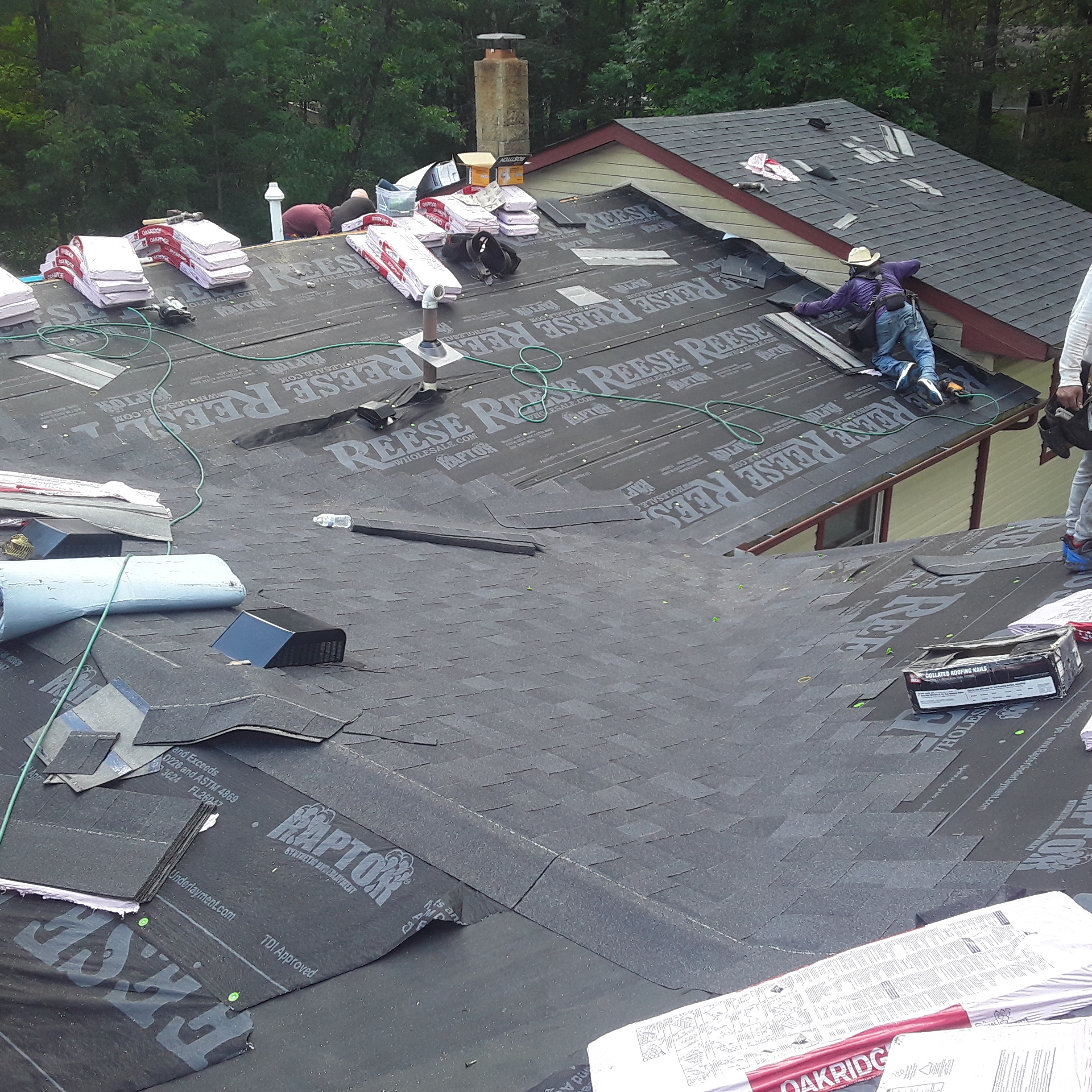 Logo for D&C Roofing