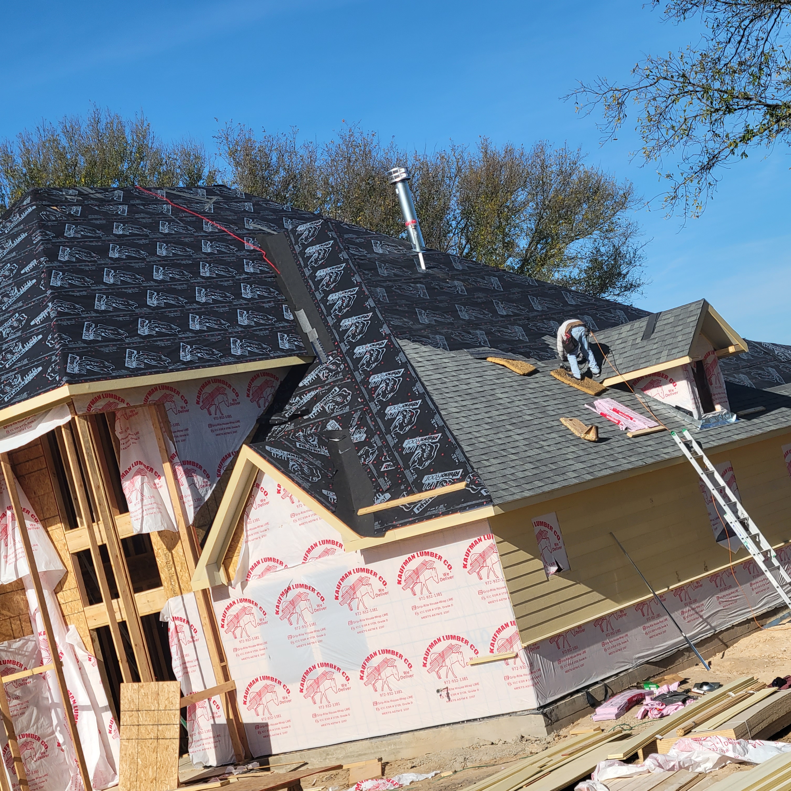 S & A Roofing logo