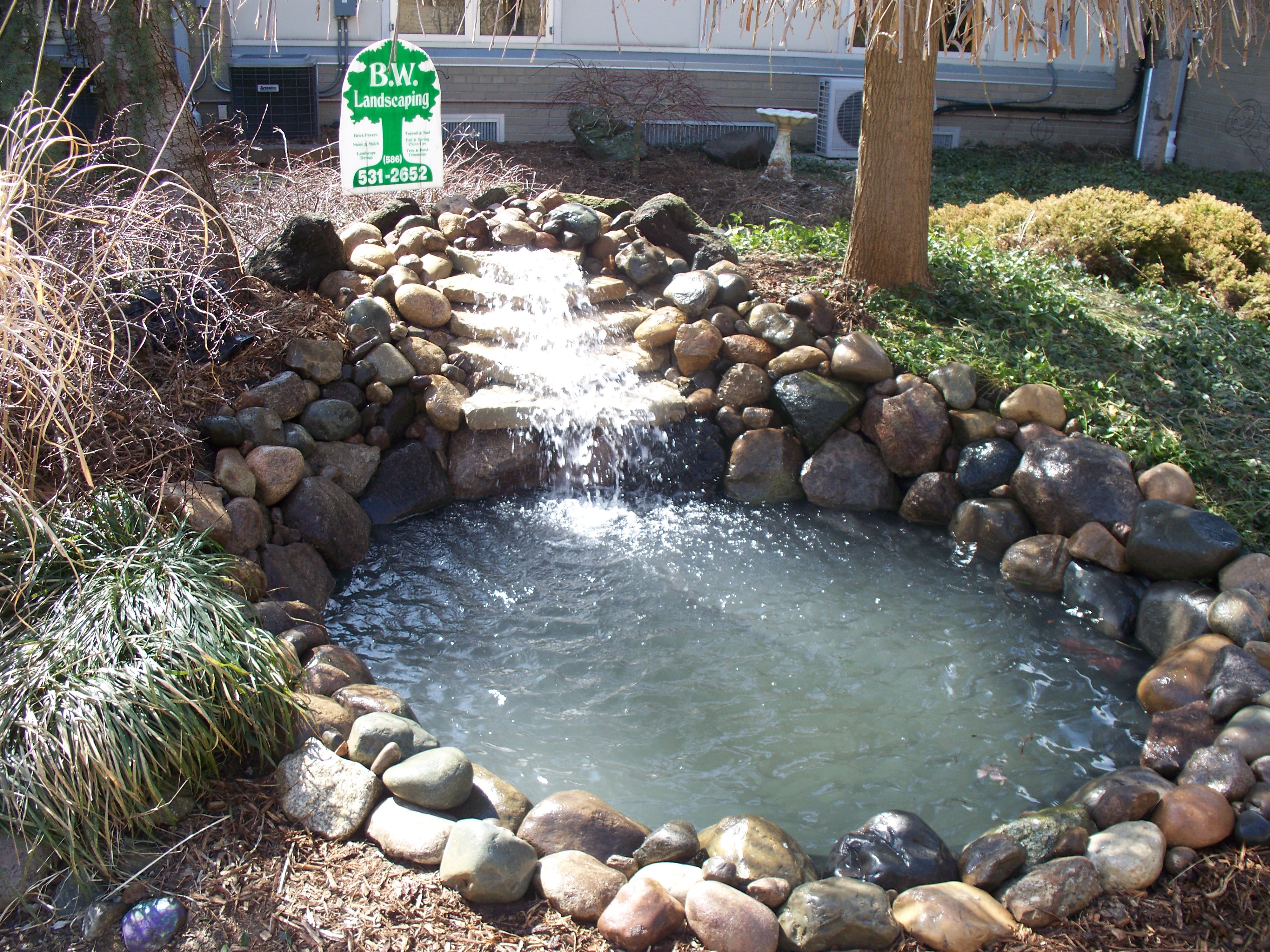 BW LANDSCAPING & SNOW REMOVAL LLC logo