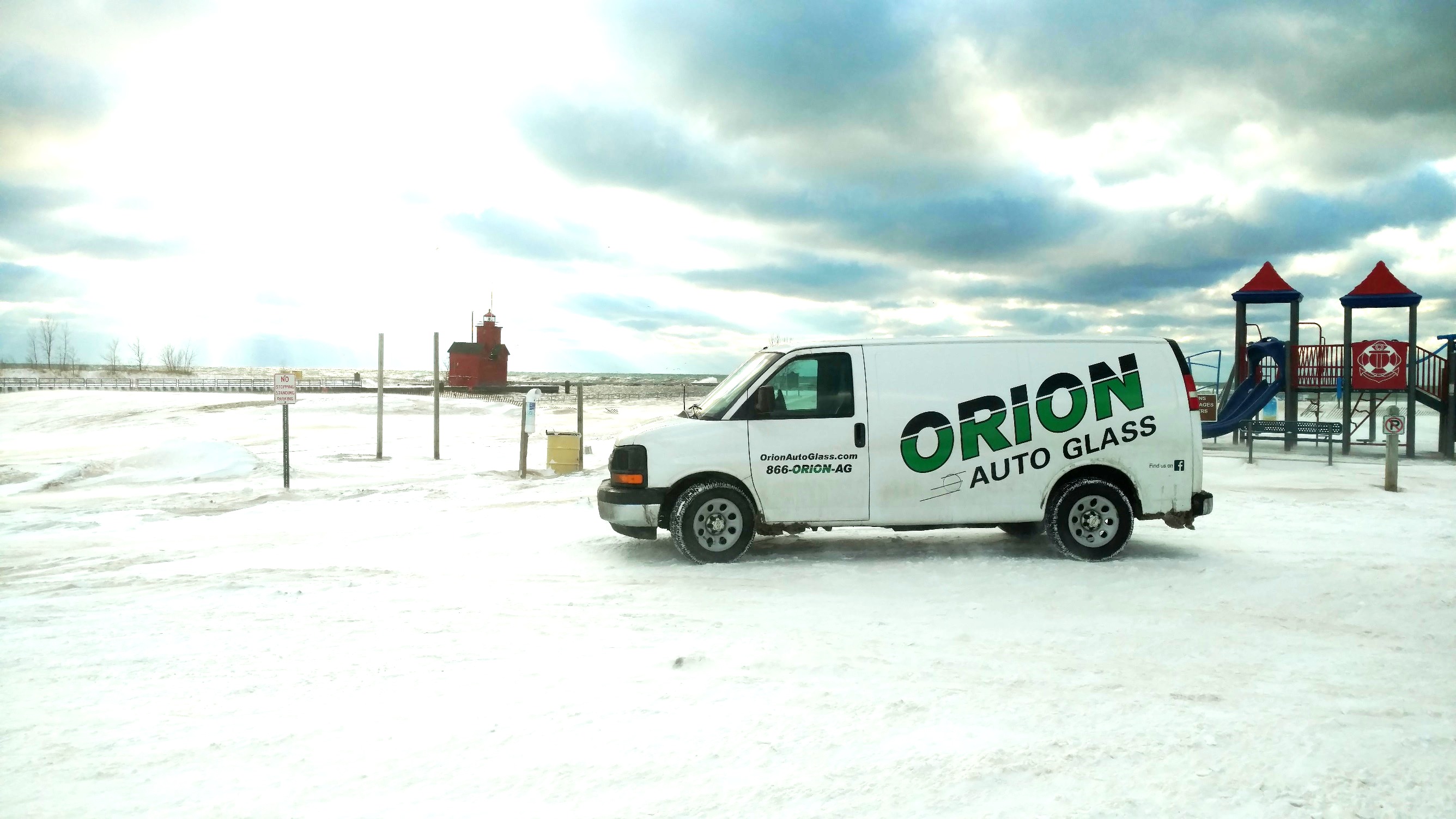 Logo for ORION AUTO GLASS