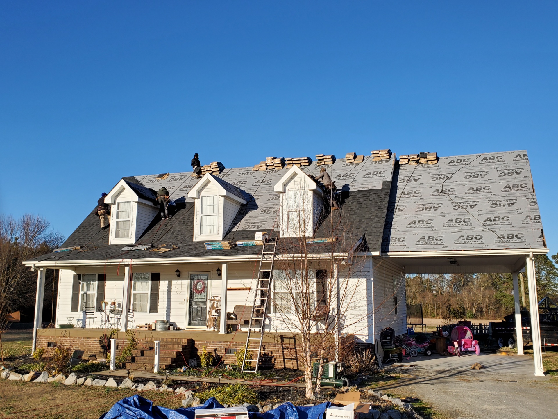 Logo for EDWARDS ROOFING INC
