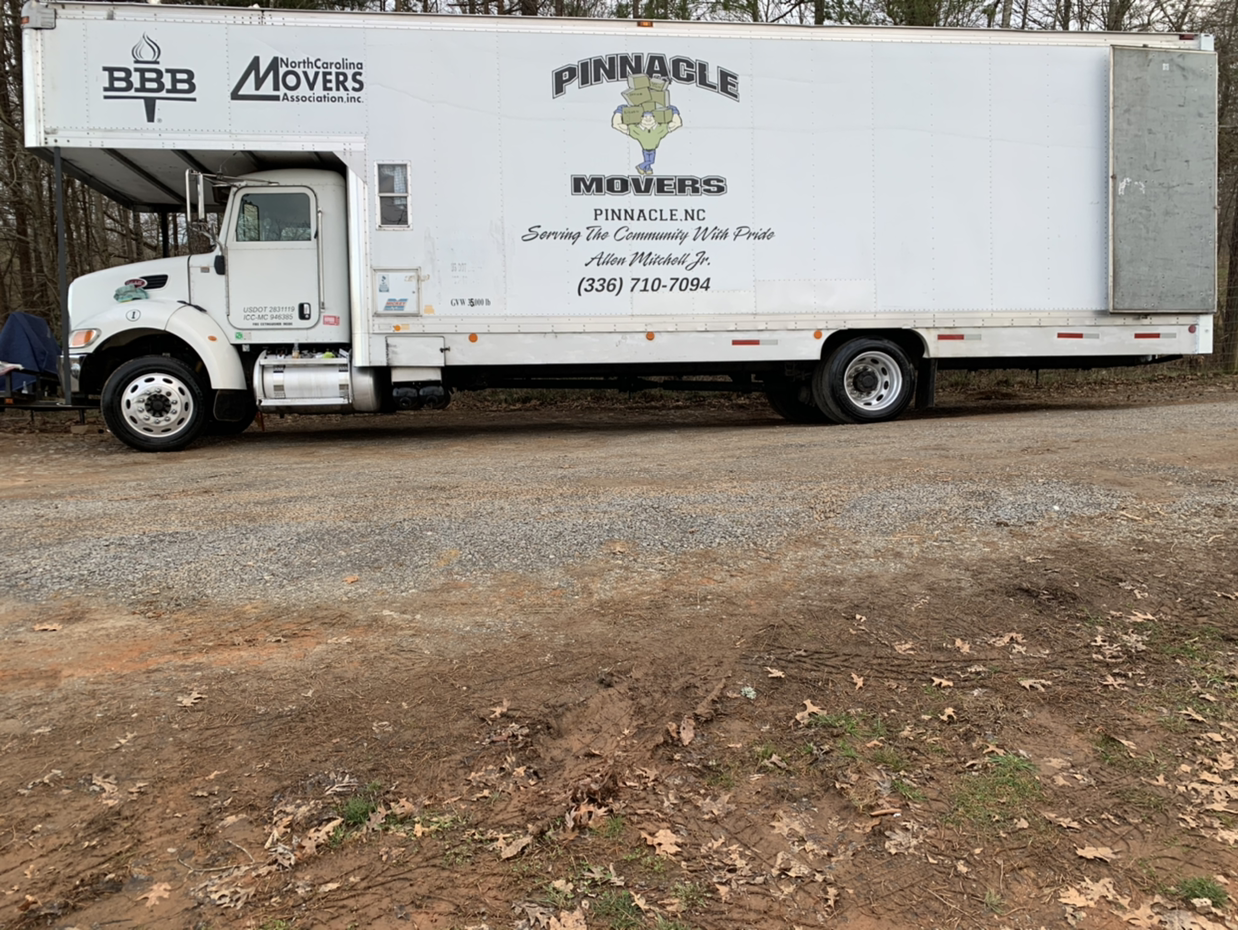 Pinnacle Movers, LLC logo