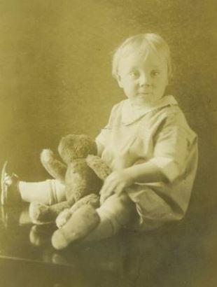 Logo for Yesterday's Child Estate Sales