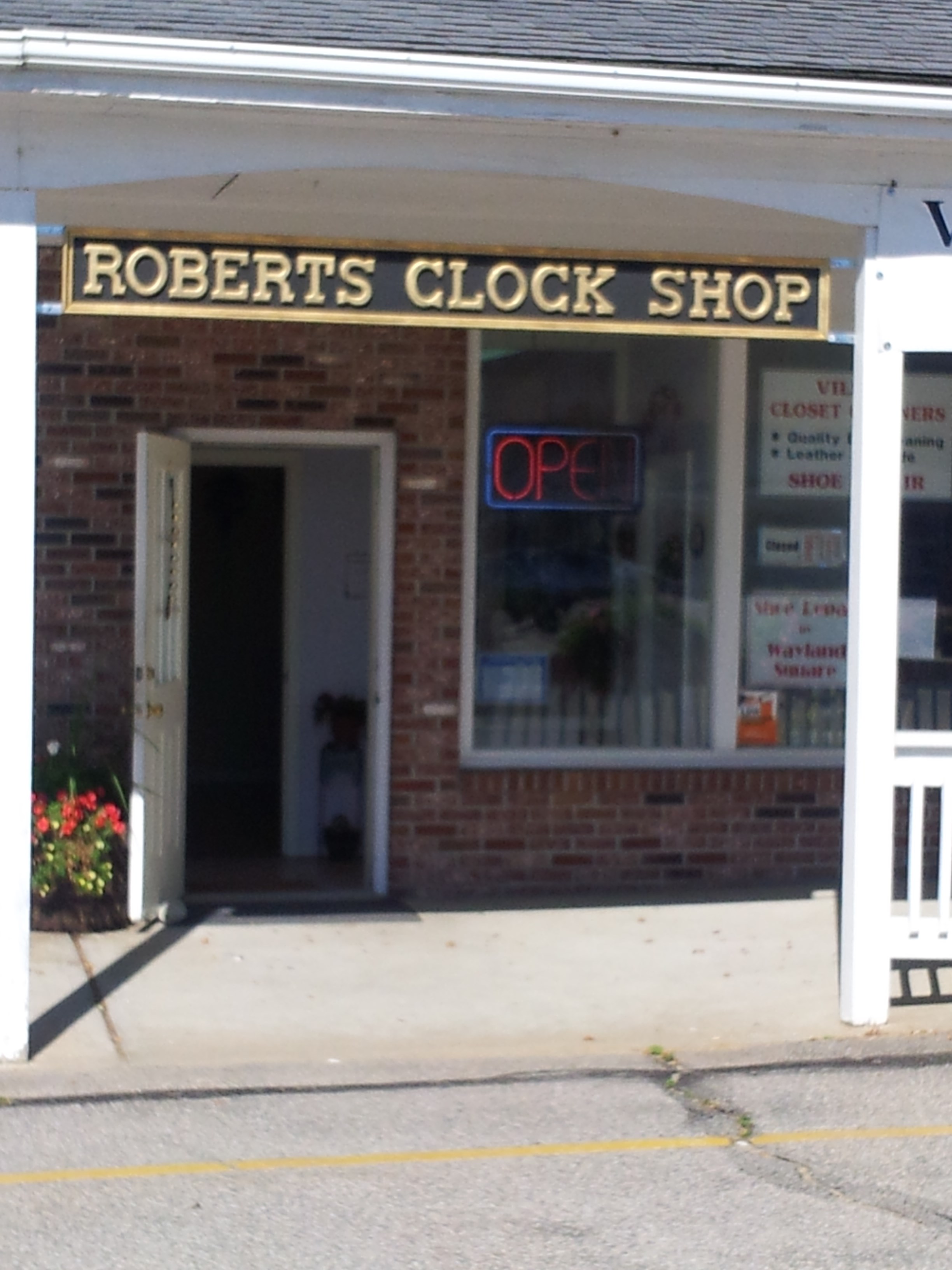 Robert's Clock Shop logo