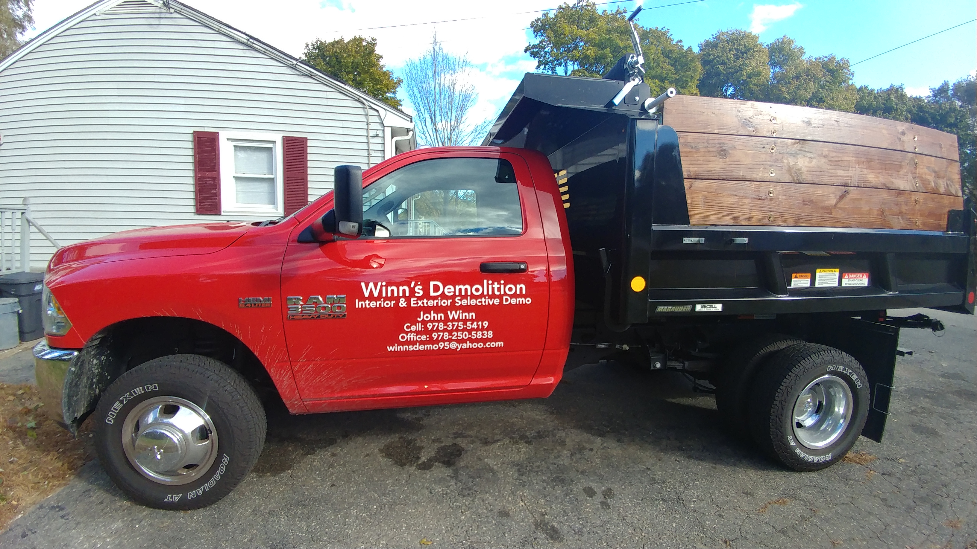 Logo for Winn's Demolition