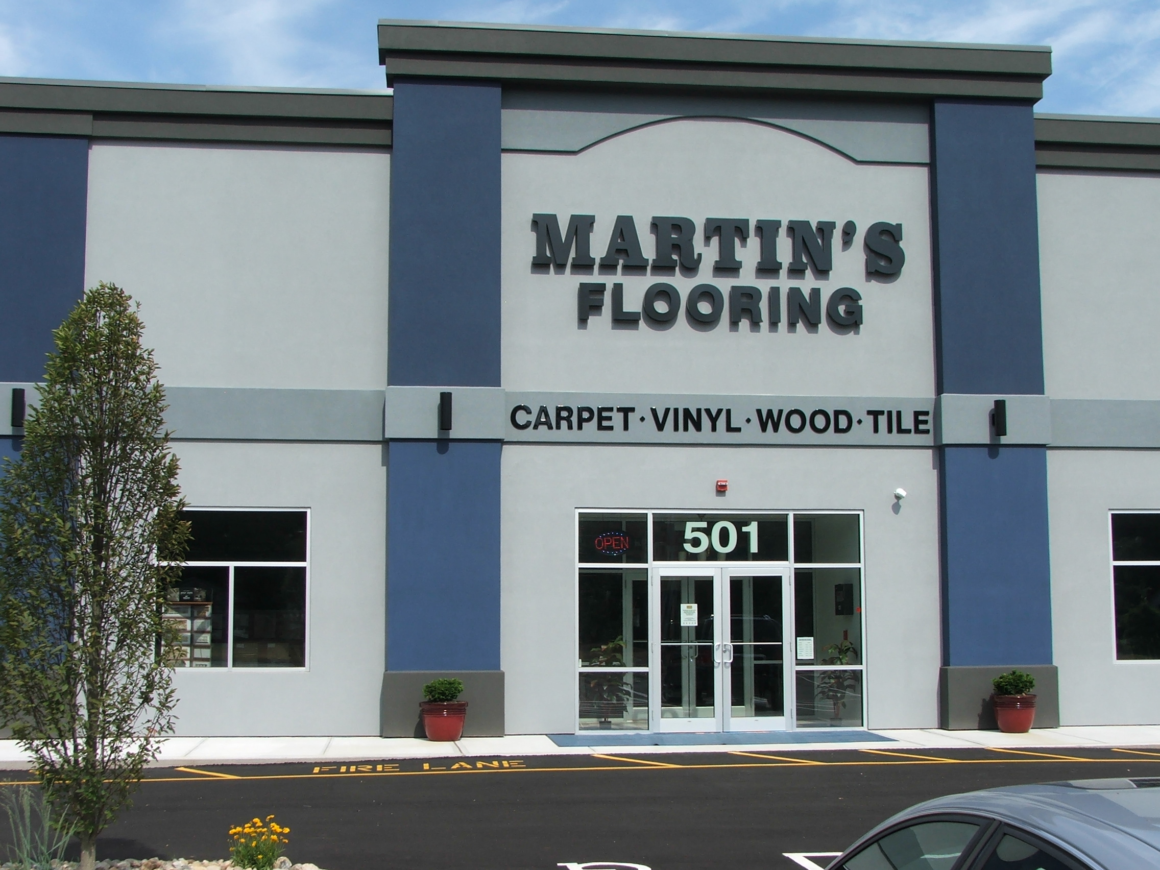 MARTIN'S FLOOR COVERING logo