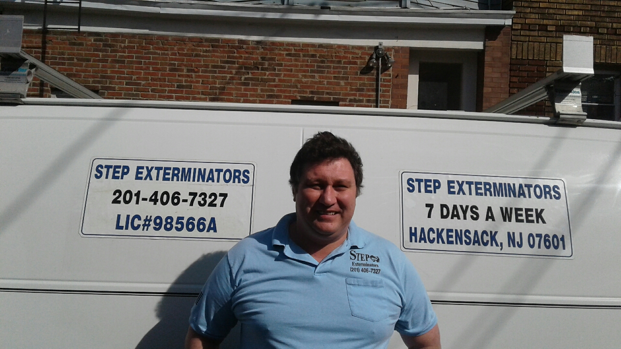 Logo for STEP EXTERMINATORS
