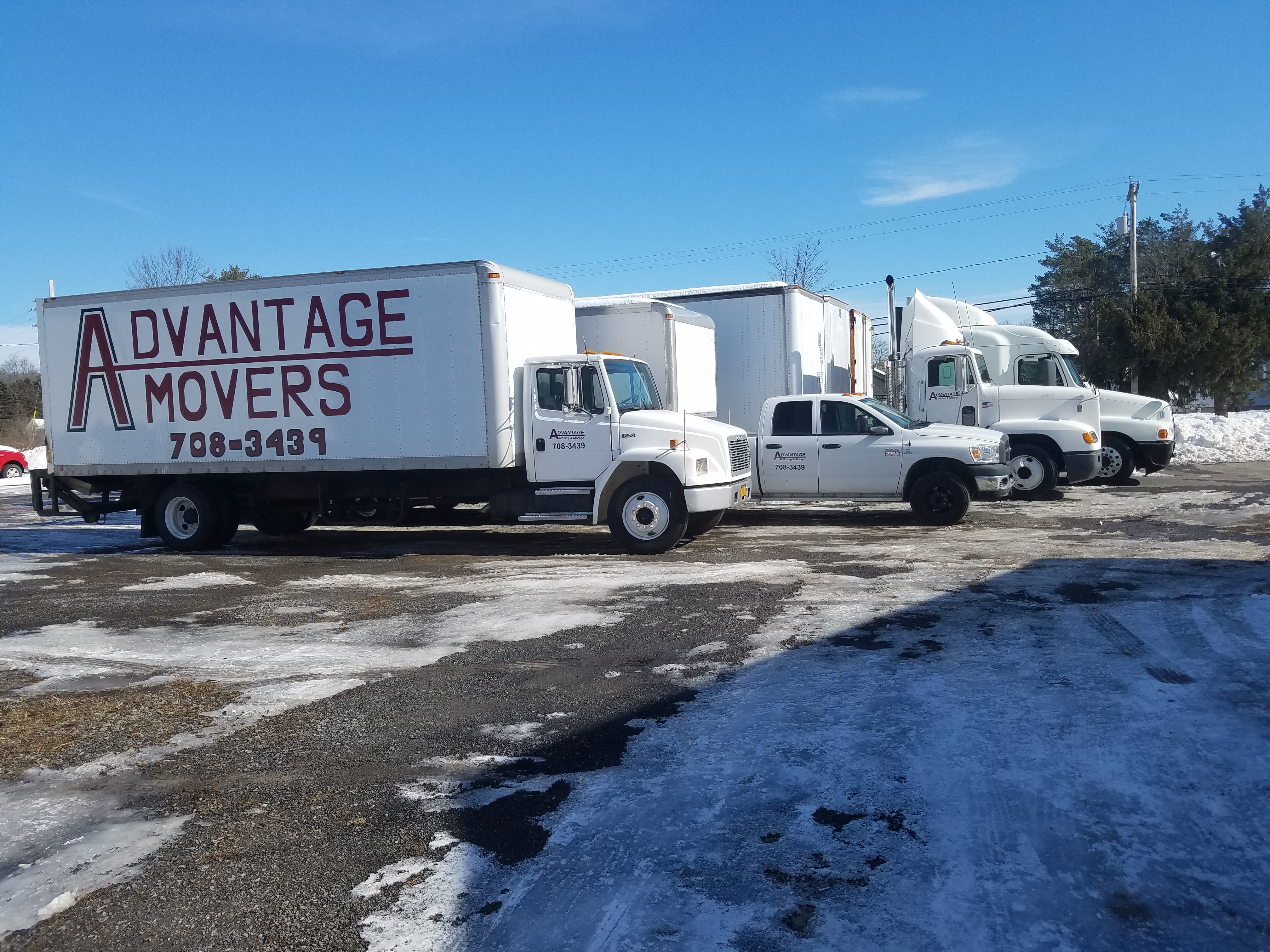 ADVANTAGE MOVING & STORAGE logo