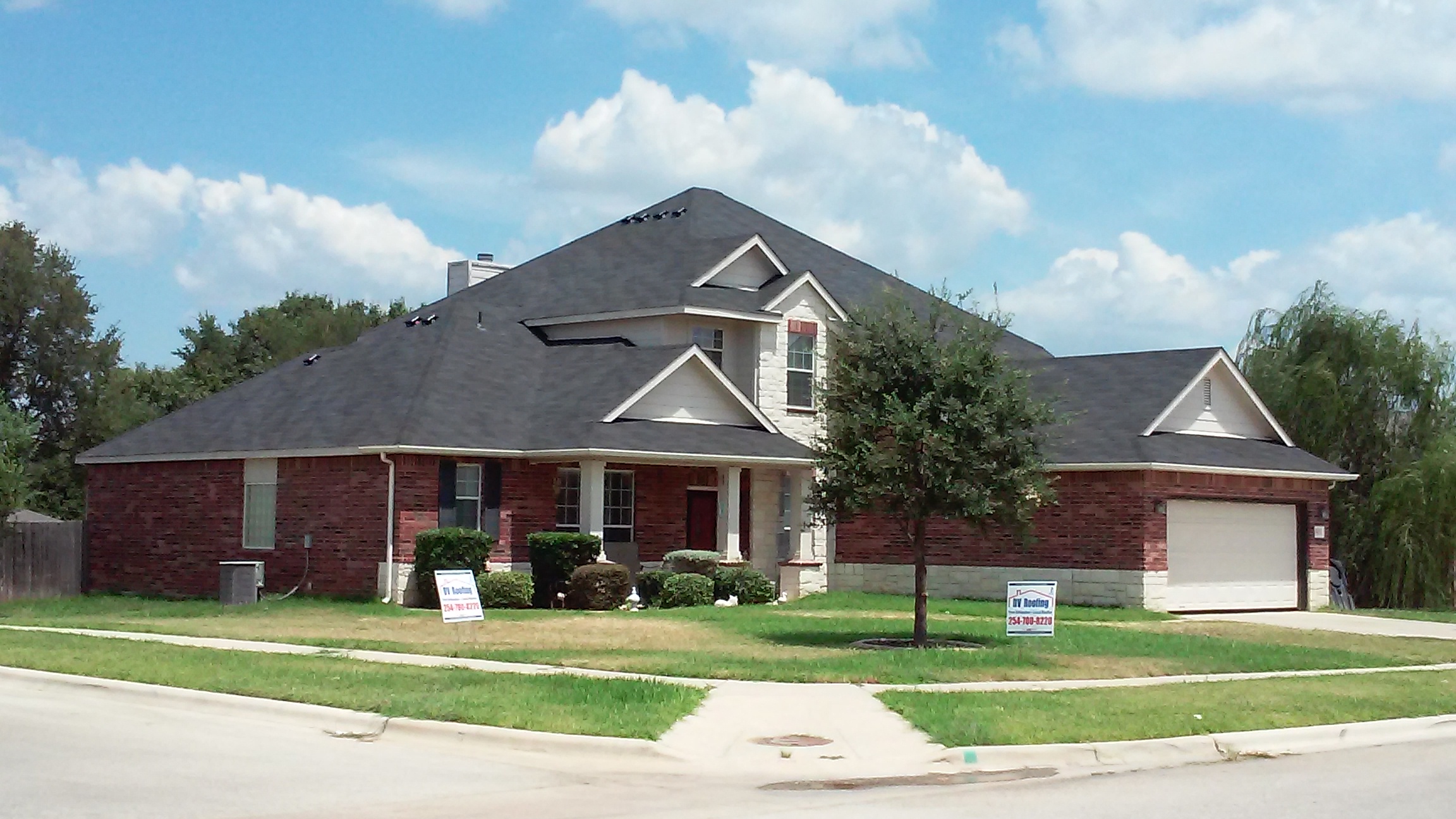 Logo for DV Roofing & Remodeling