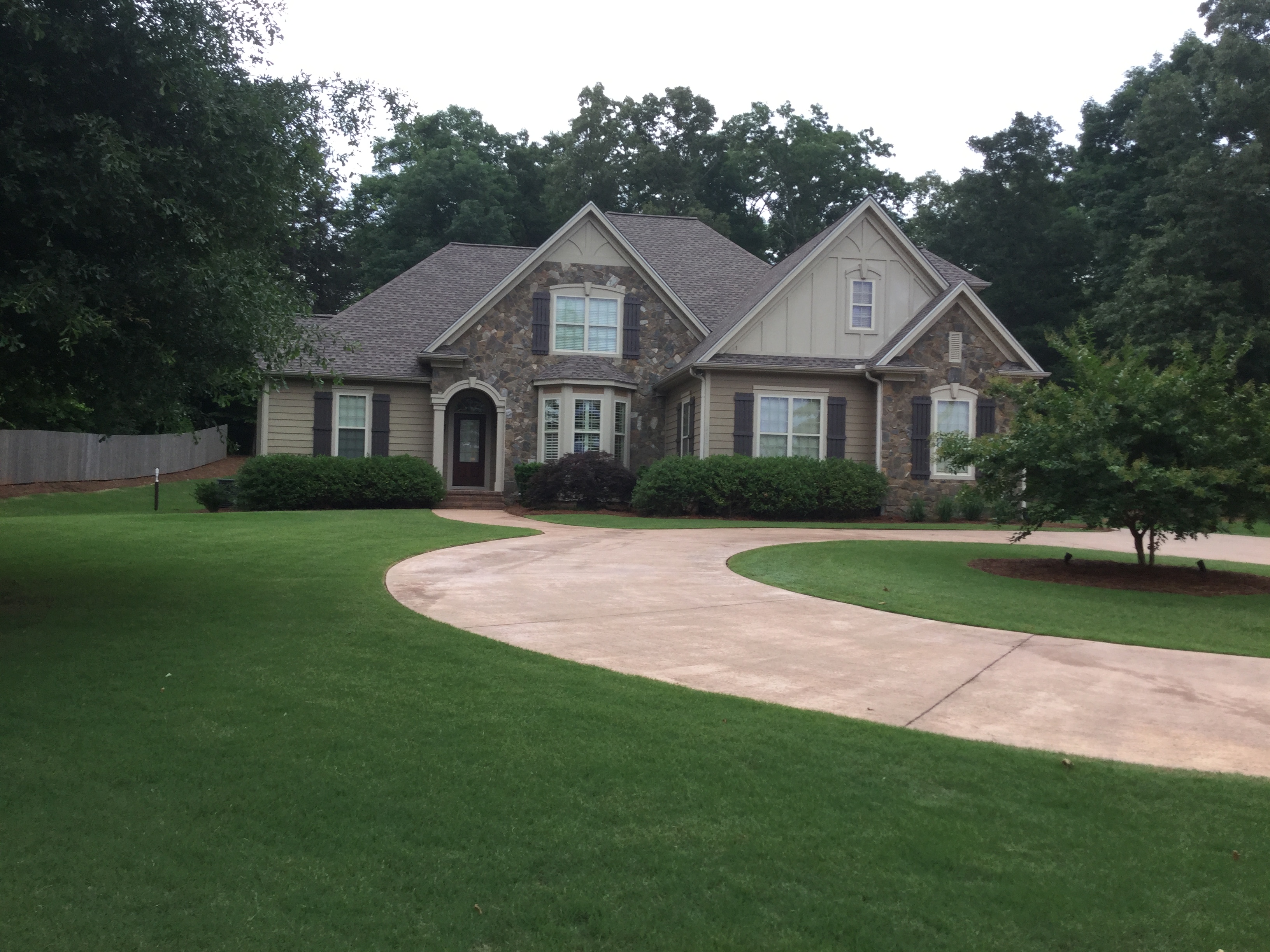 McLean Lawn services logo