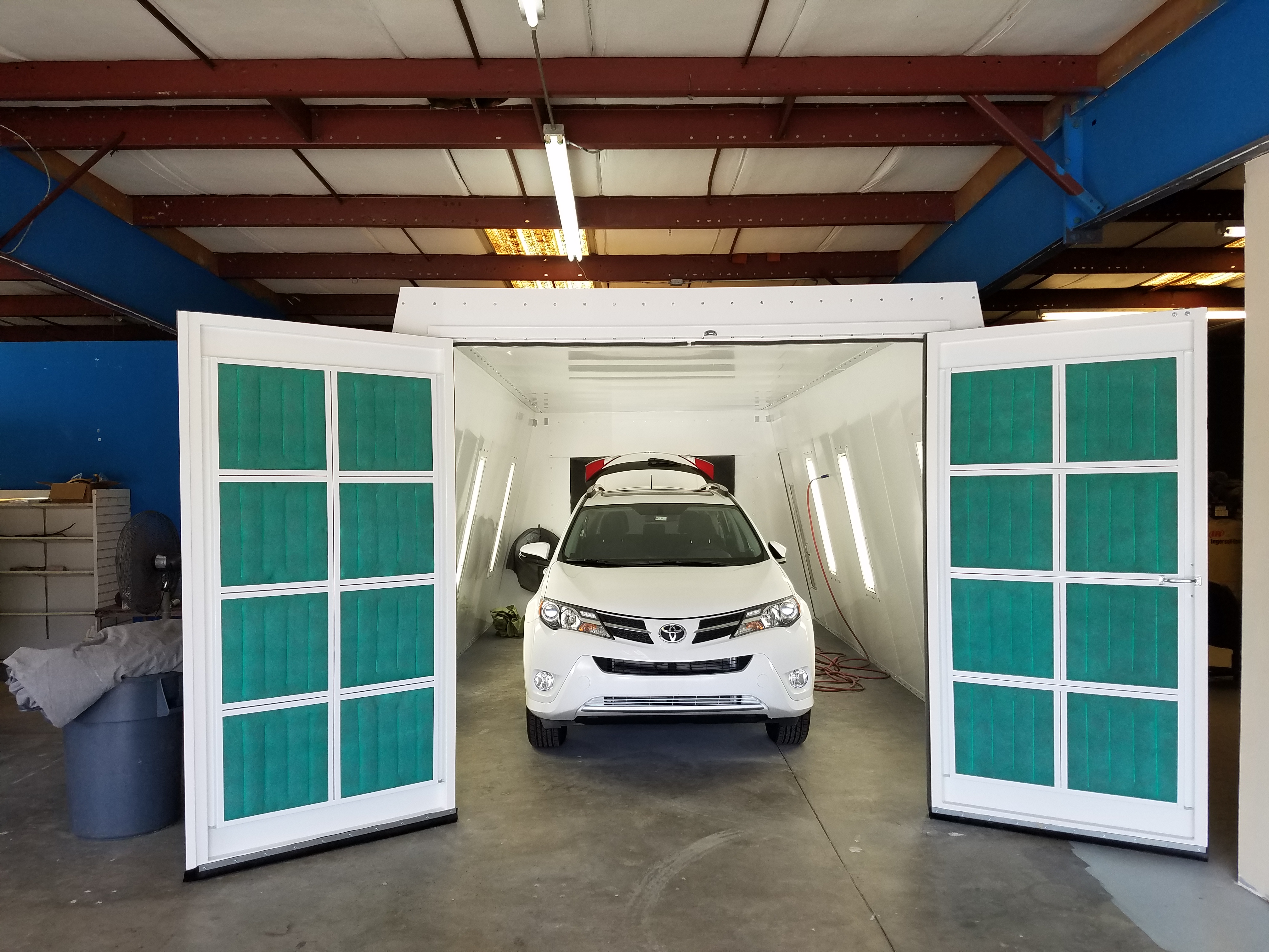 Flying Colors Auto Body Shop logo