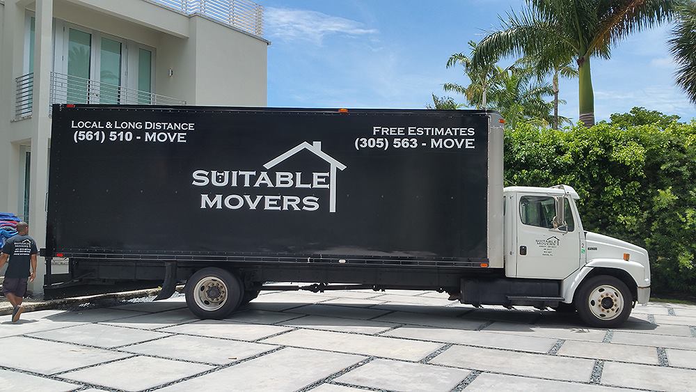 Suitable Movers, LLC logo