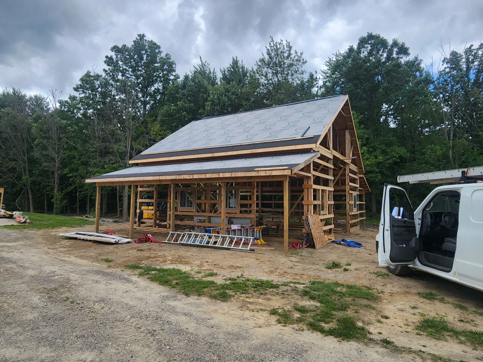 K & M HOME IMPROVEMENTS,LLC logo