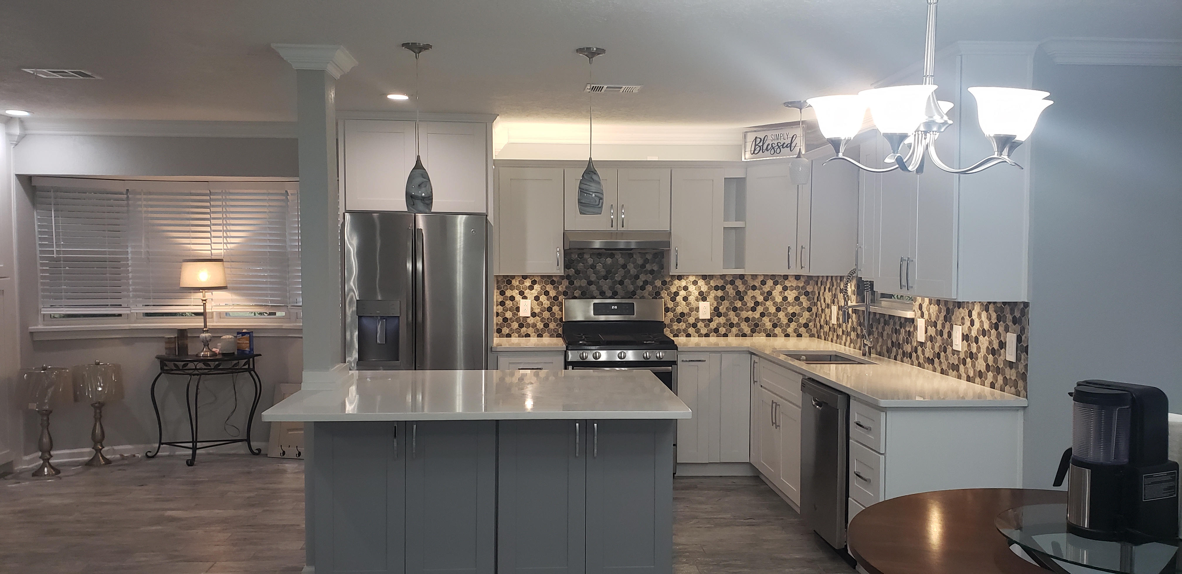 Logo for E&M remodeling LLC