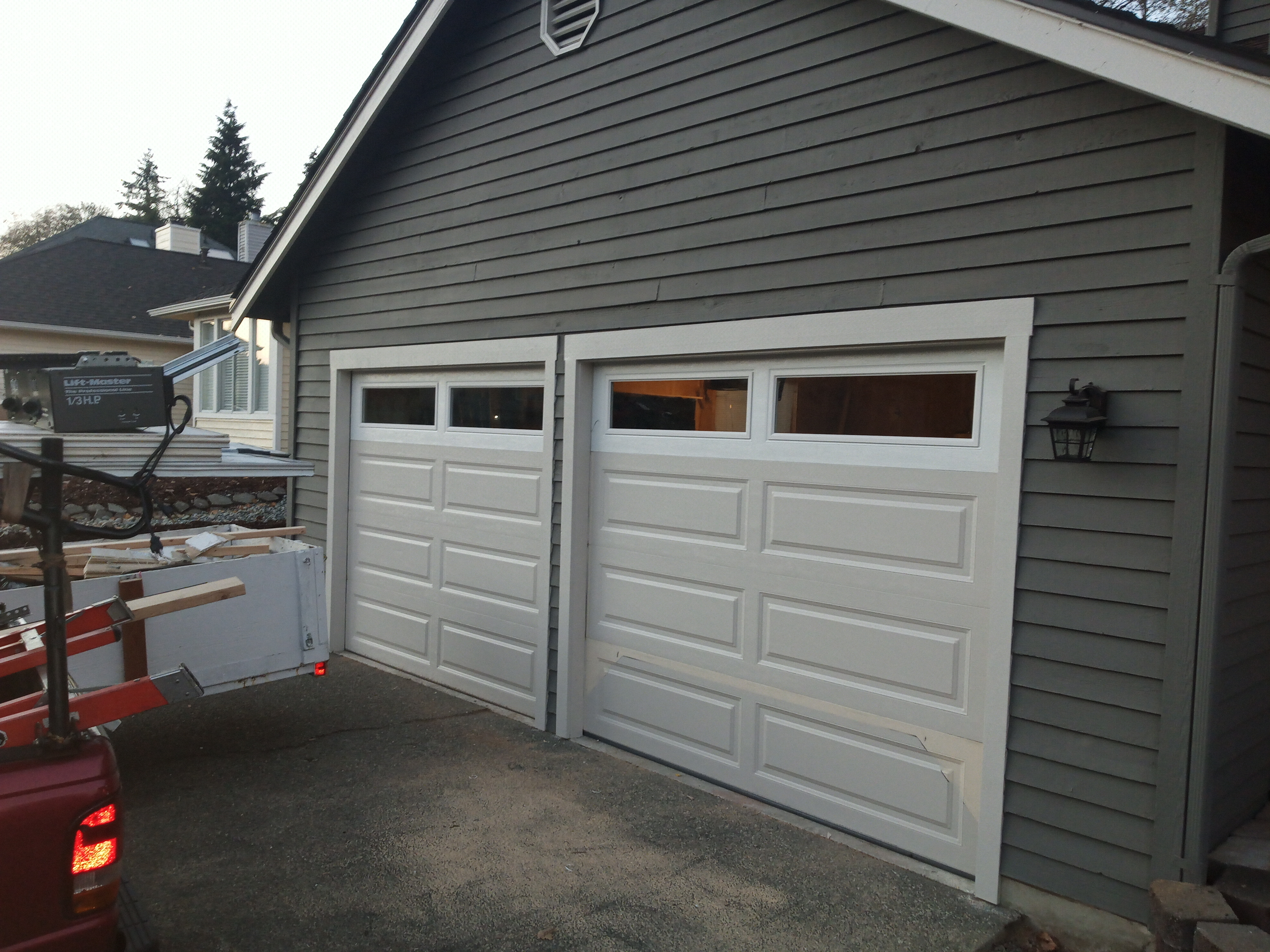EMERALD GARAGE DOOR logo