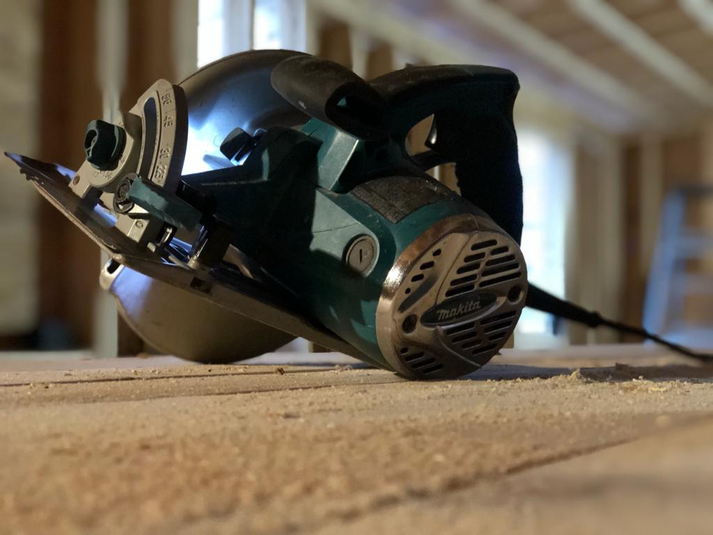Mo G Carpentry and Paint Corp logo