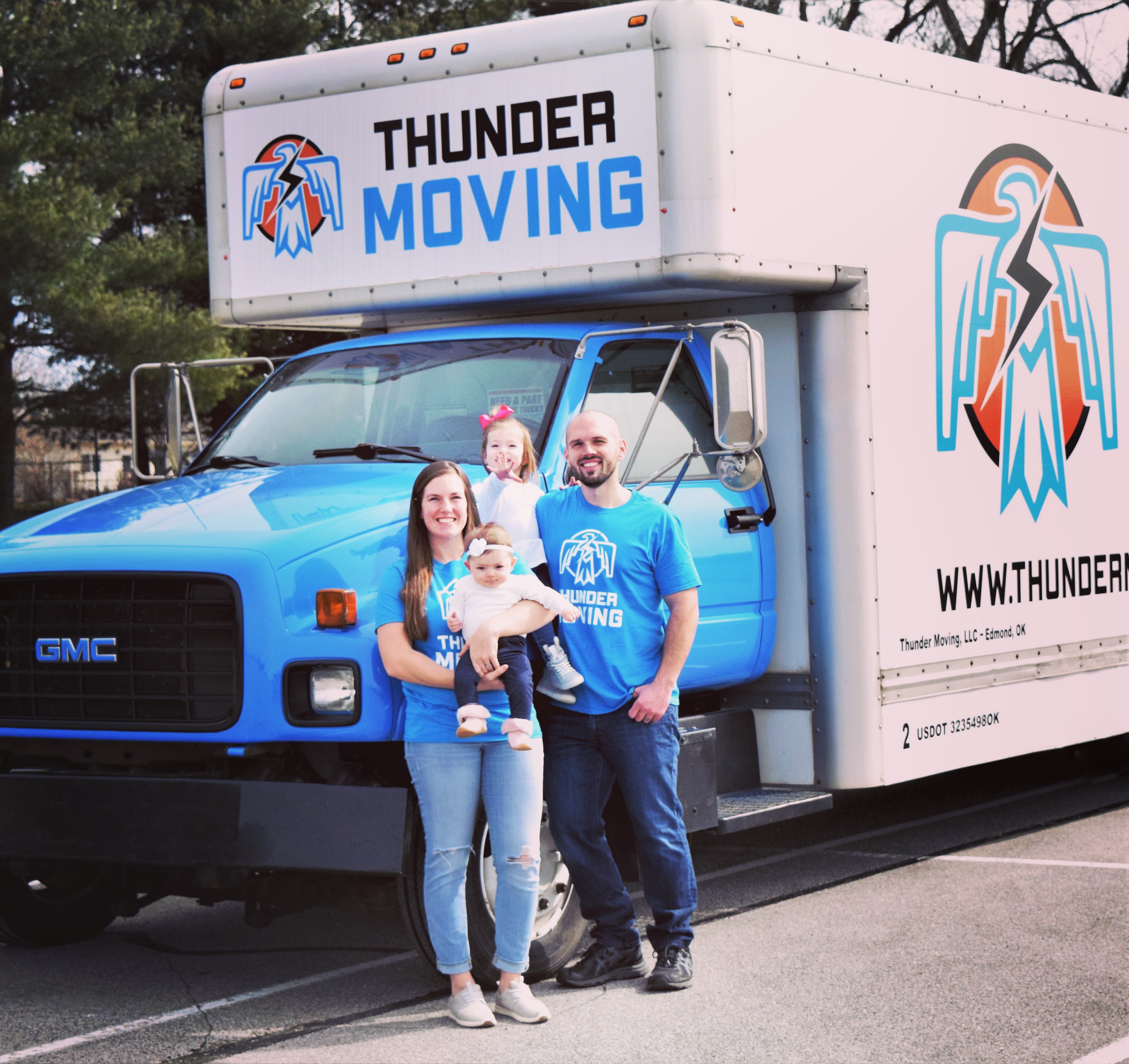 Thunder Moving logo