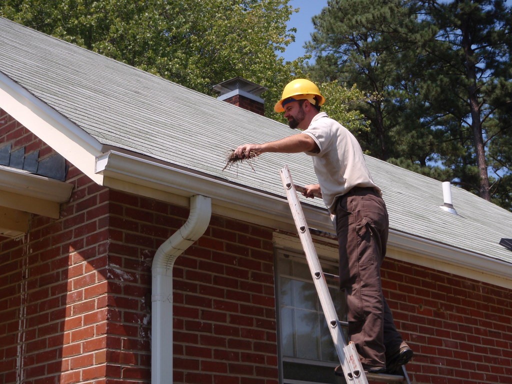 Gutter Cleaning 4 Less logo
