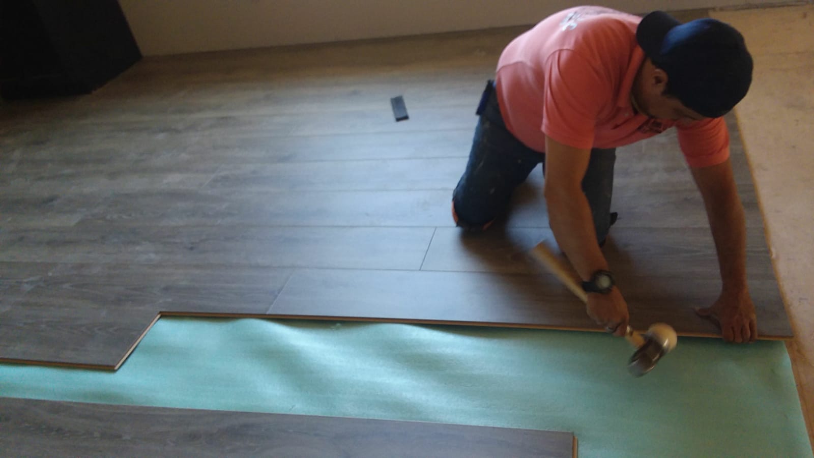 Select Flooring LLC logo