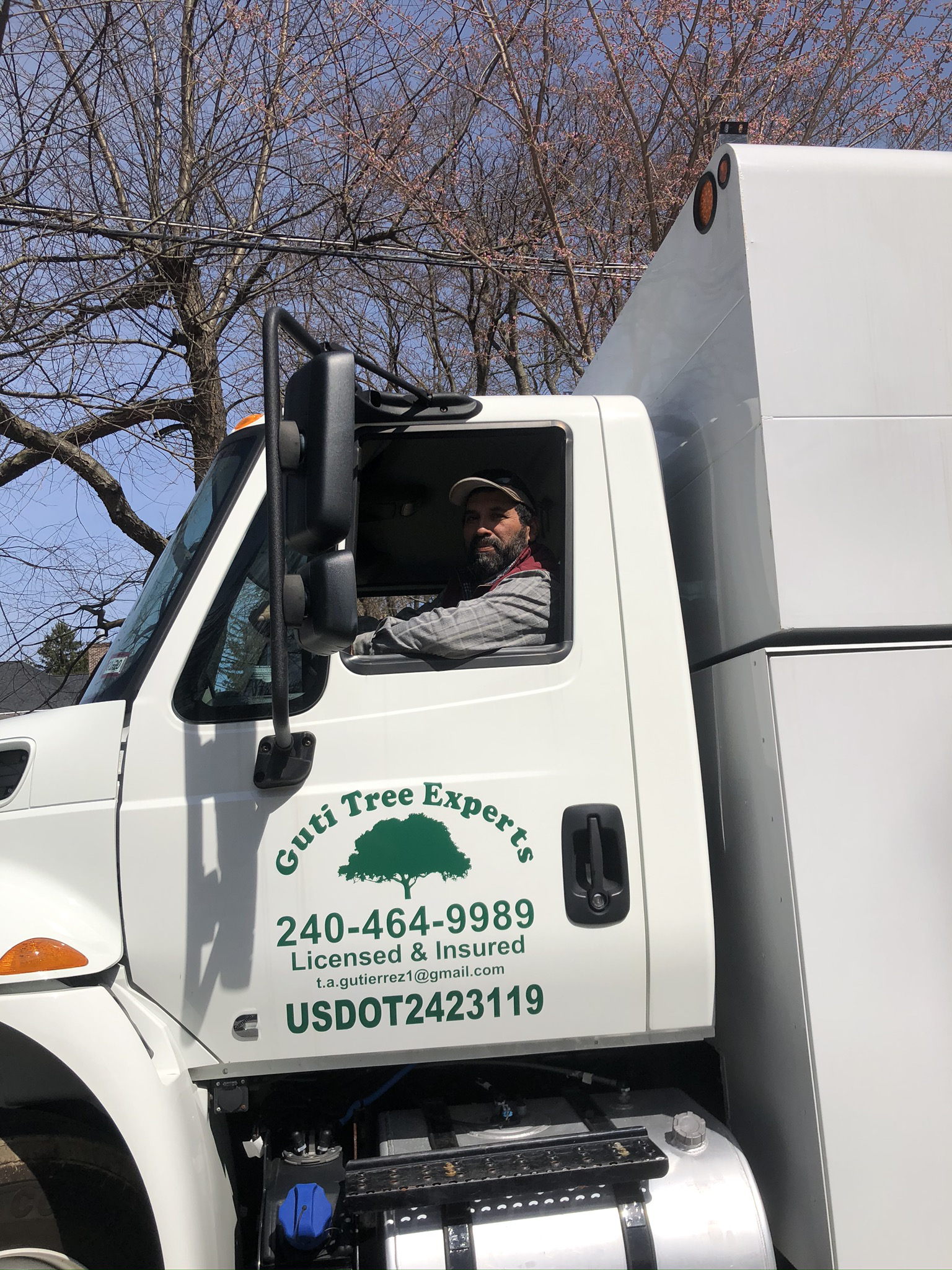 Guti Tree Experts logo