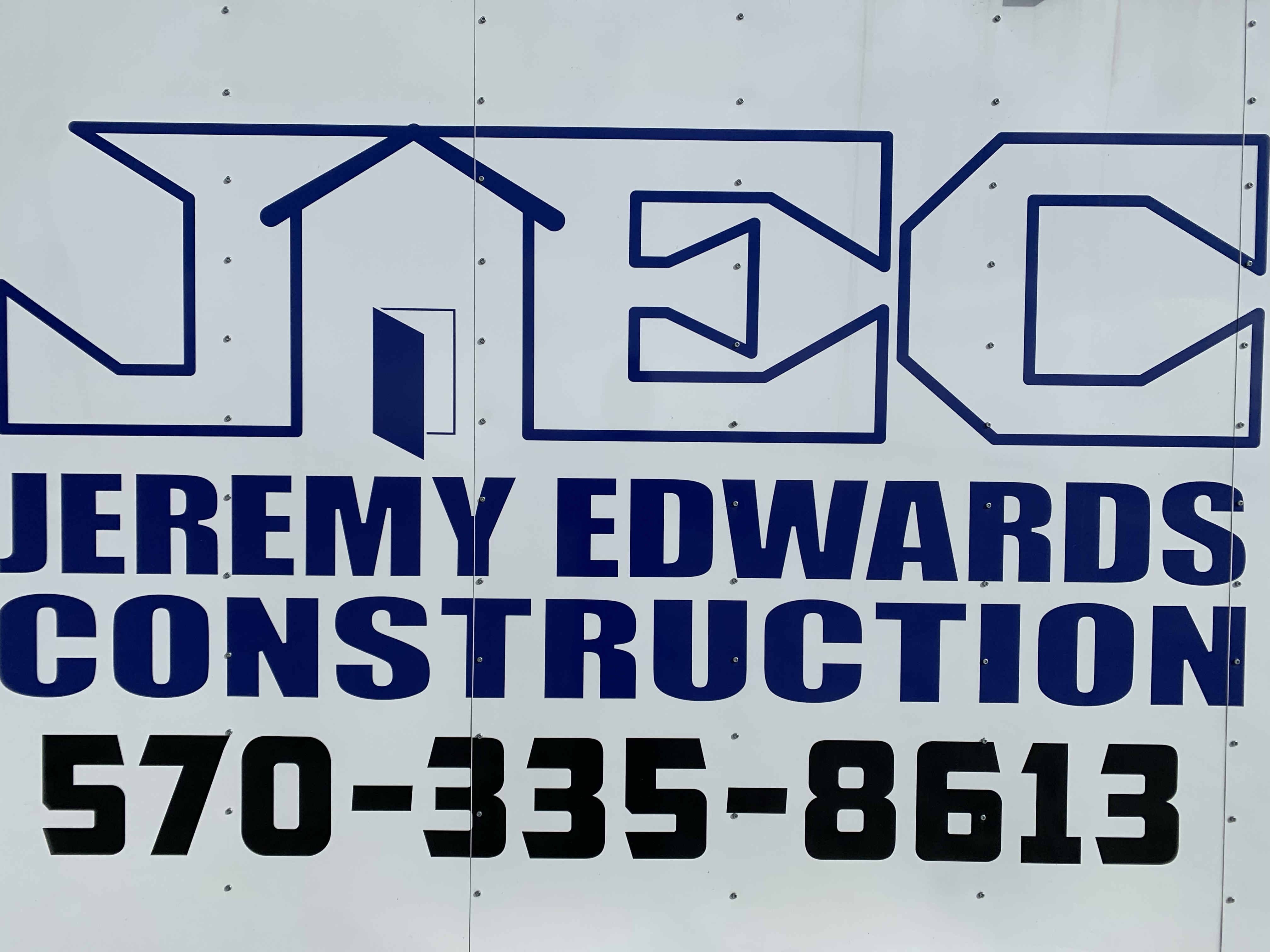 Jeremy Edwards Construction logo