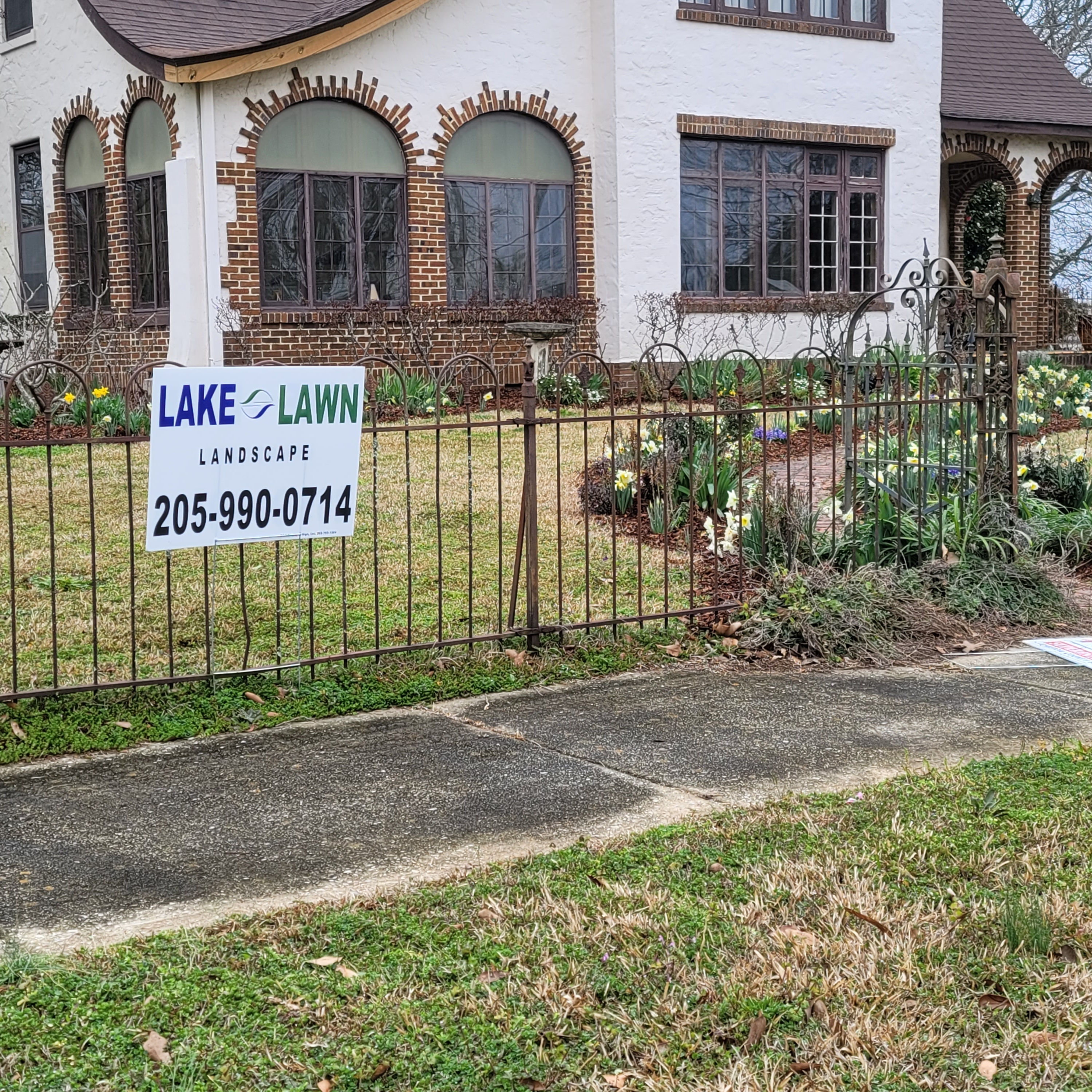 Lake Lawn Landscape logo