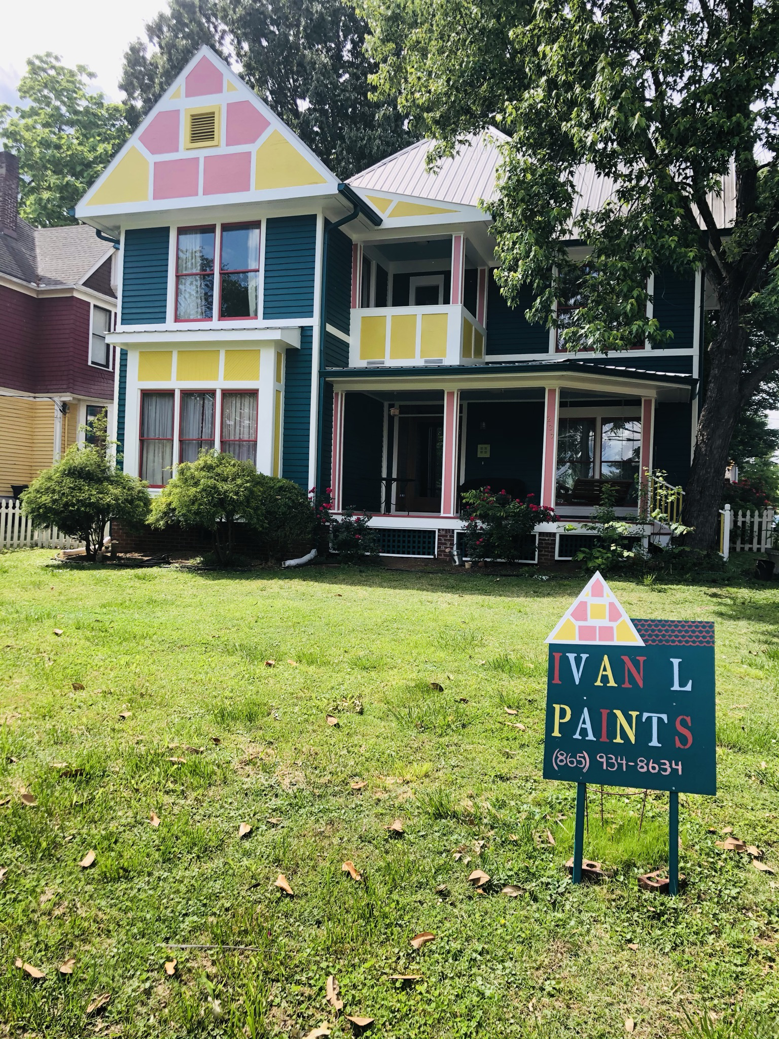 Ivan L Paints logo