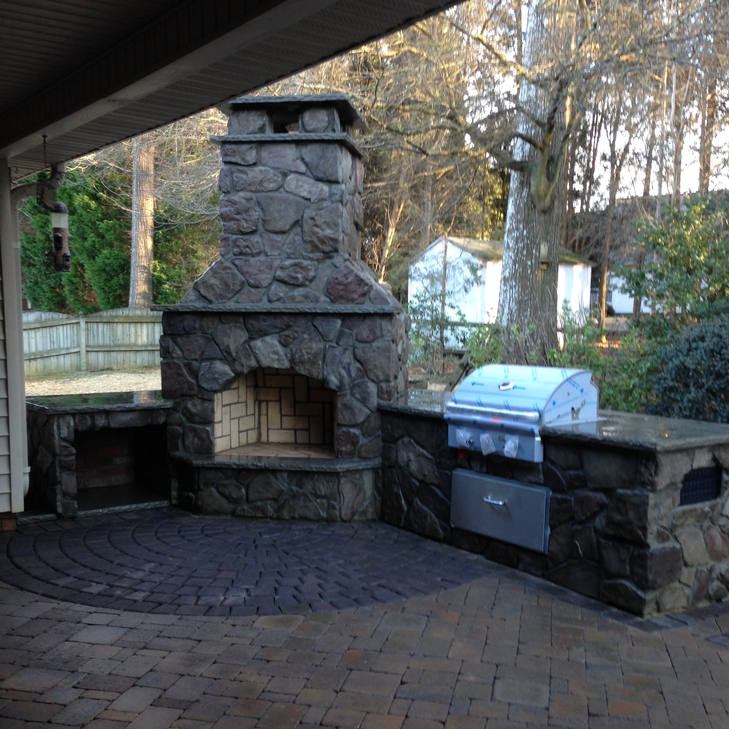 Logo for Frans masonry Outdoorliving