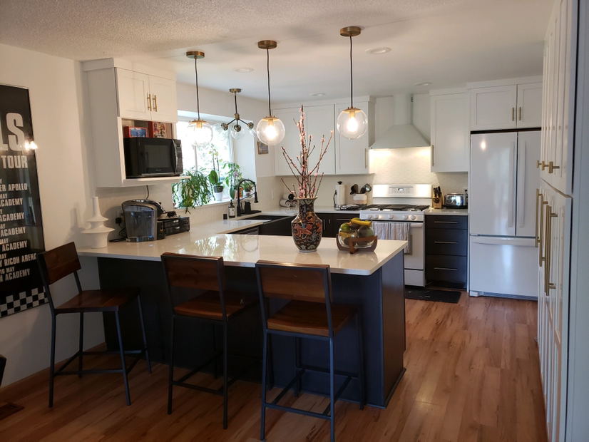 E&J renovations logo