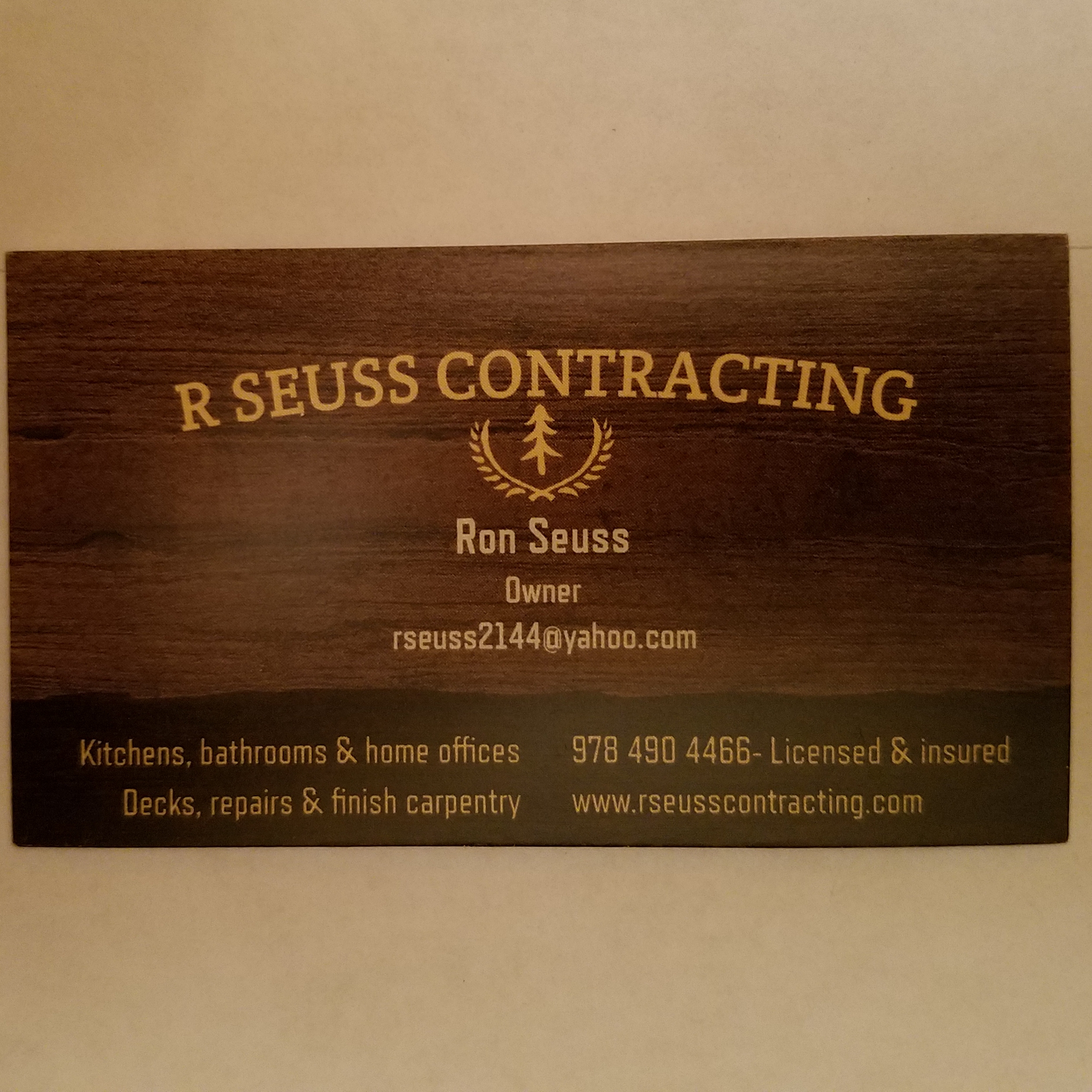 R Seuss Contracting logo