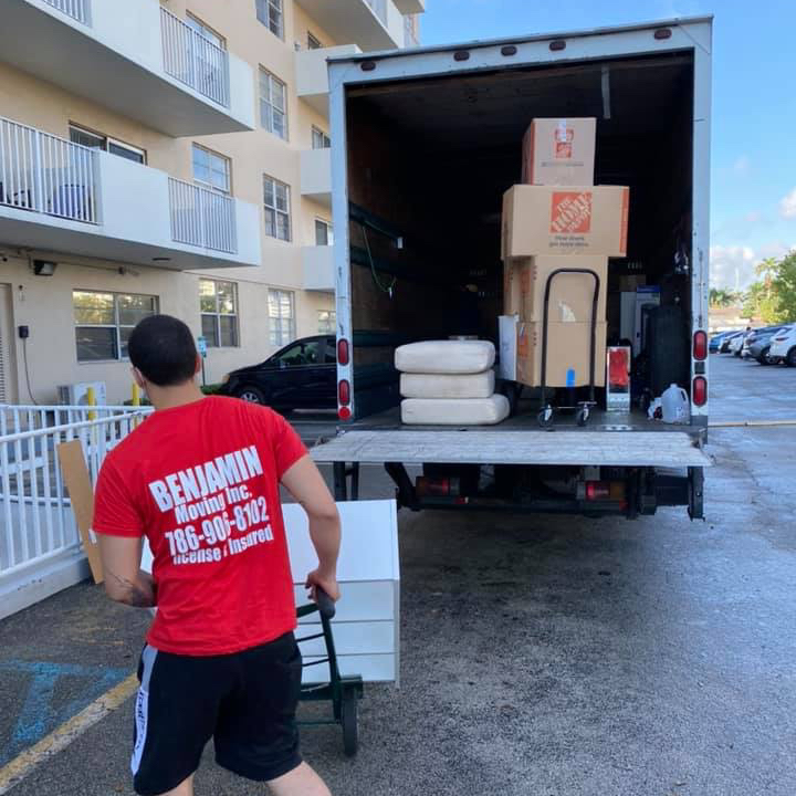 Logo for Benjamin moving