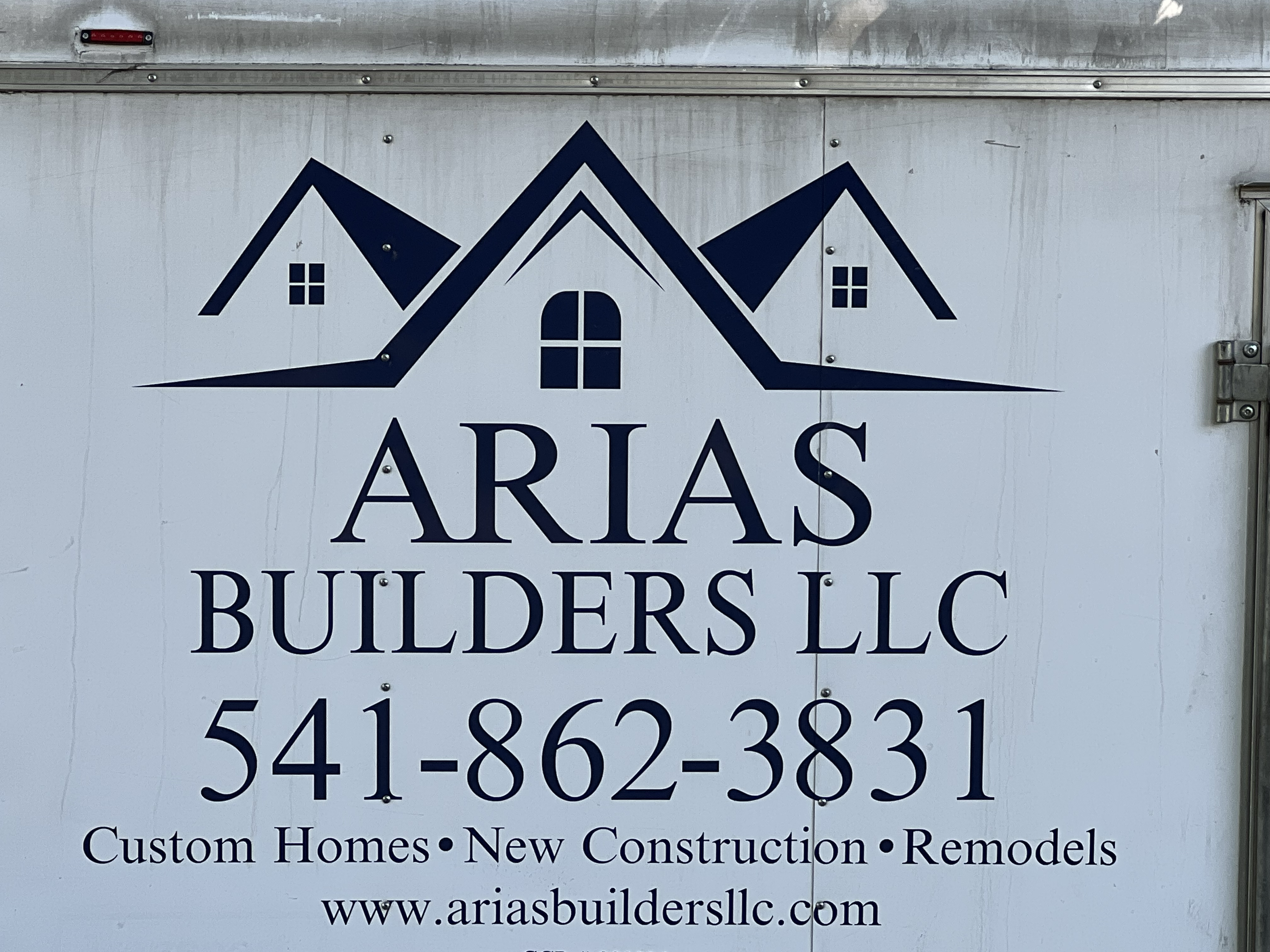 Arias Builders, LLC logo