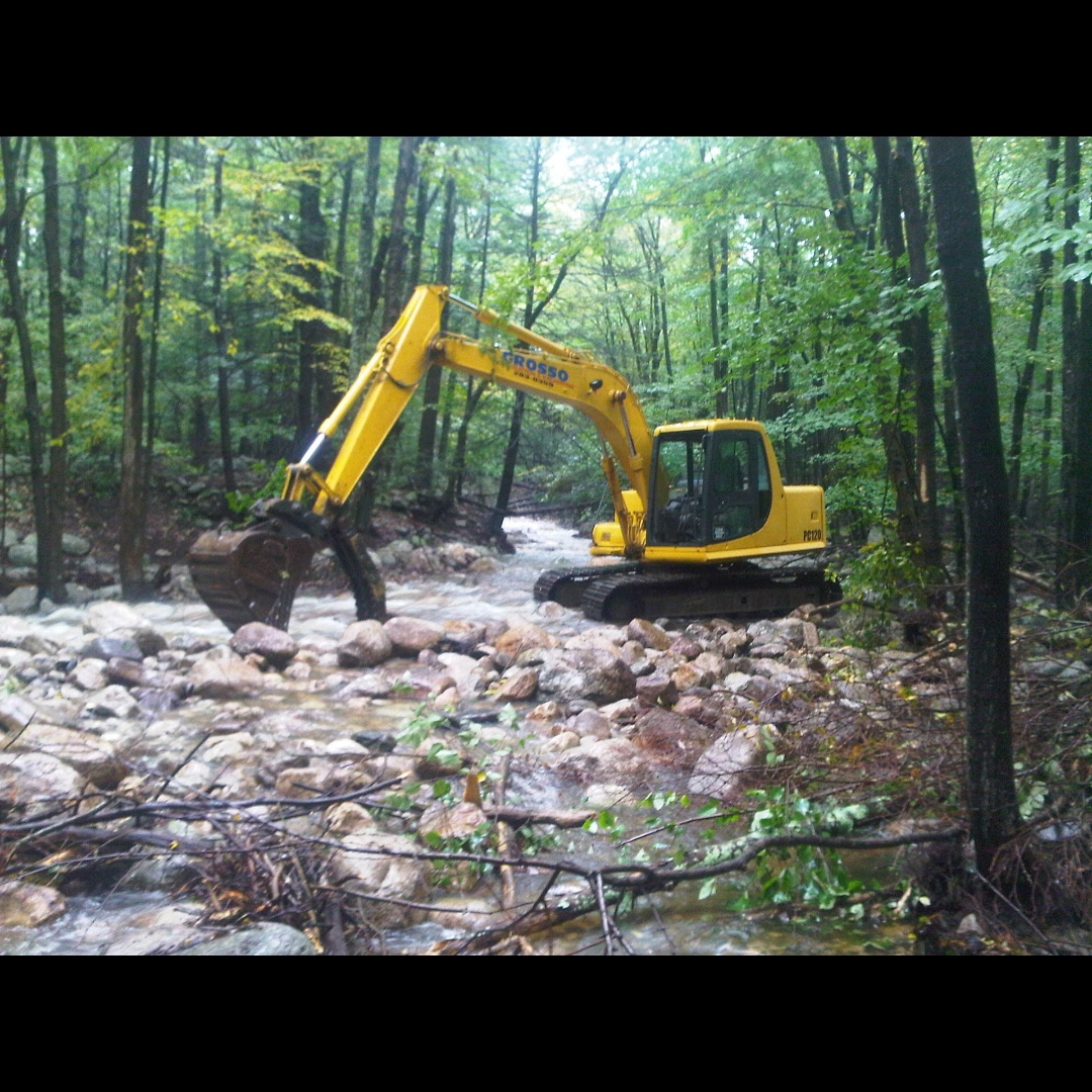 Grosso construction and Excavating logo