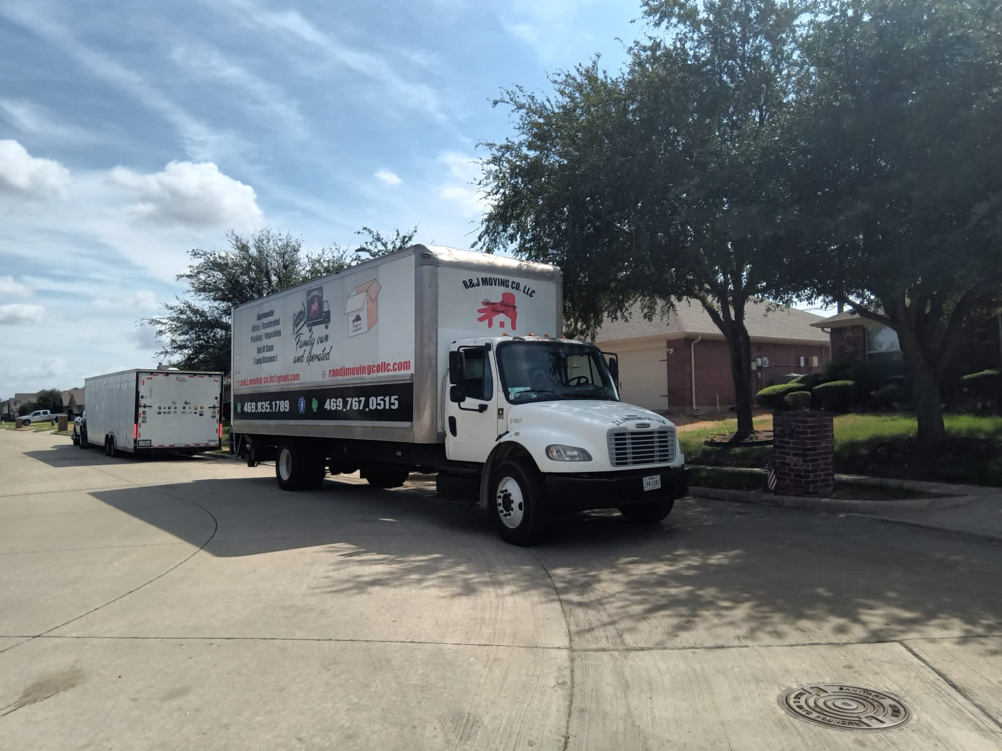 R & J Moving Co LLC logo