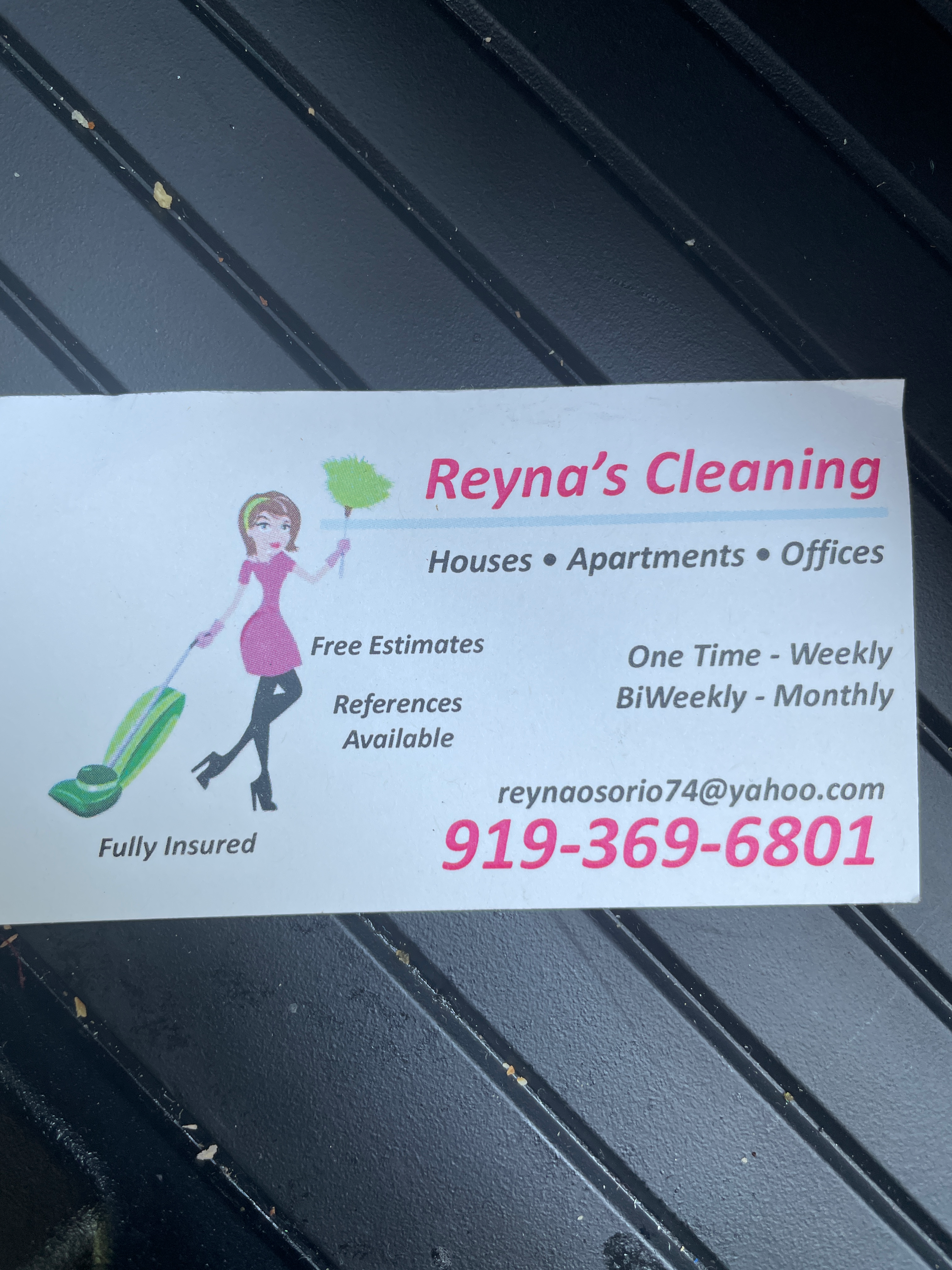 Logo for Reyna's Cleaning