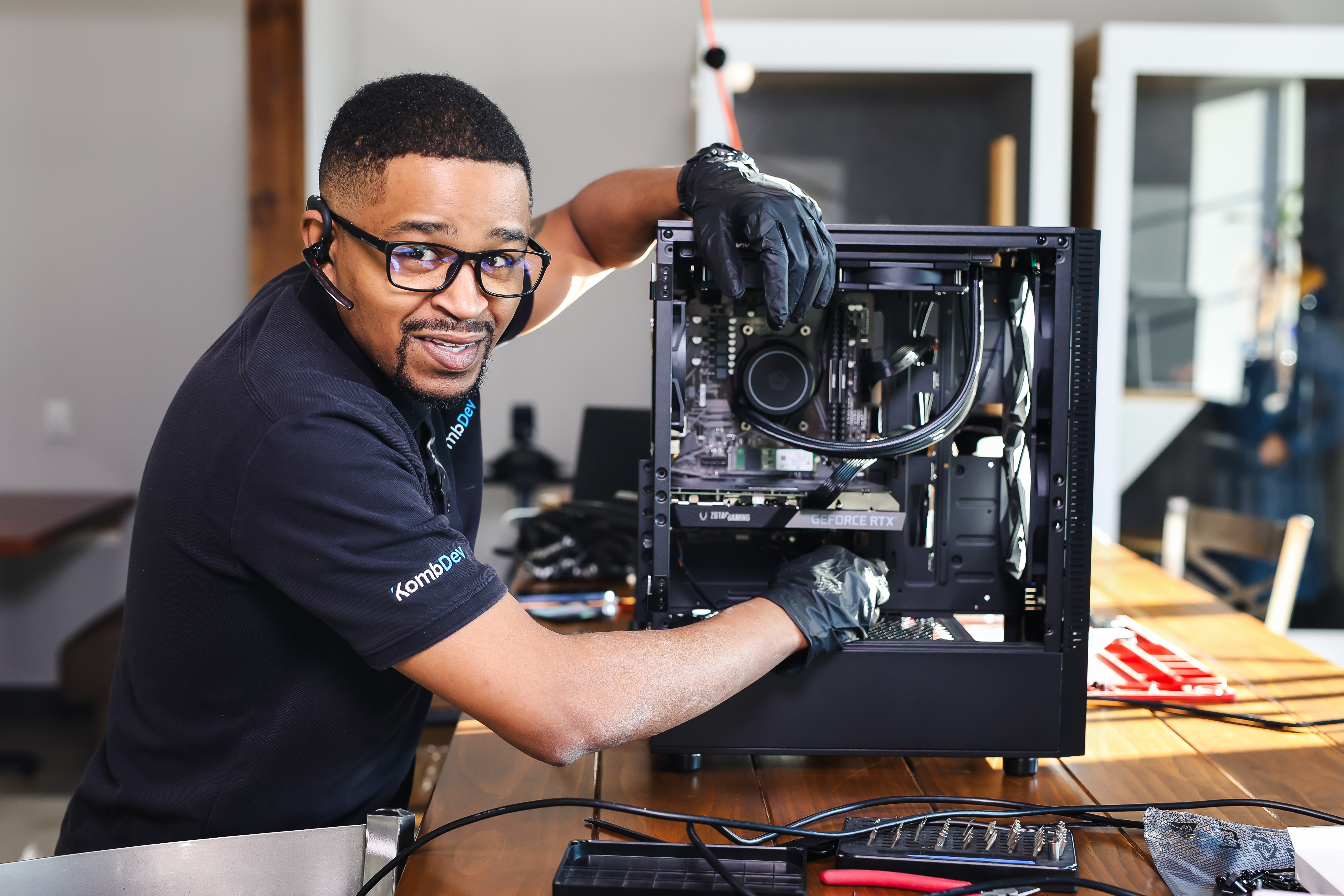 KombDev Computer Support logo