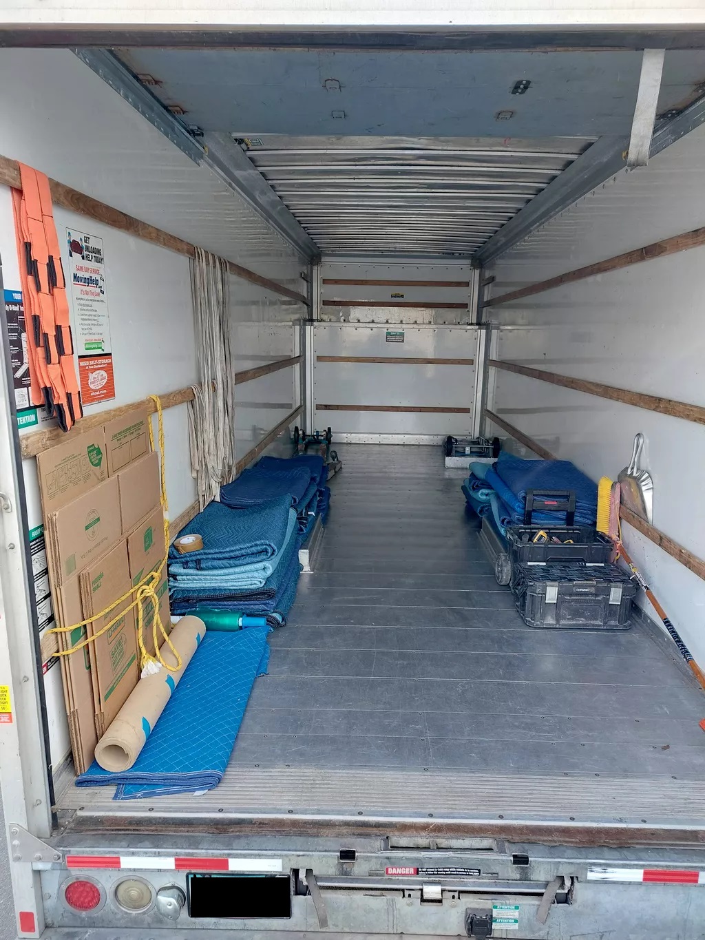 JLC Moving Service LLC logo