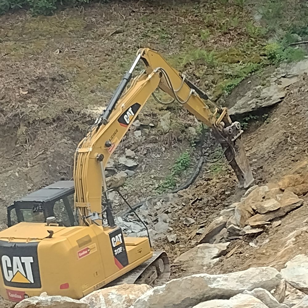 T&T Excavating logo