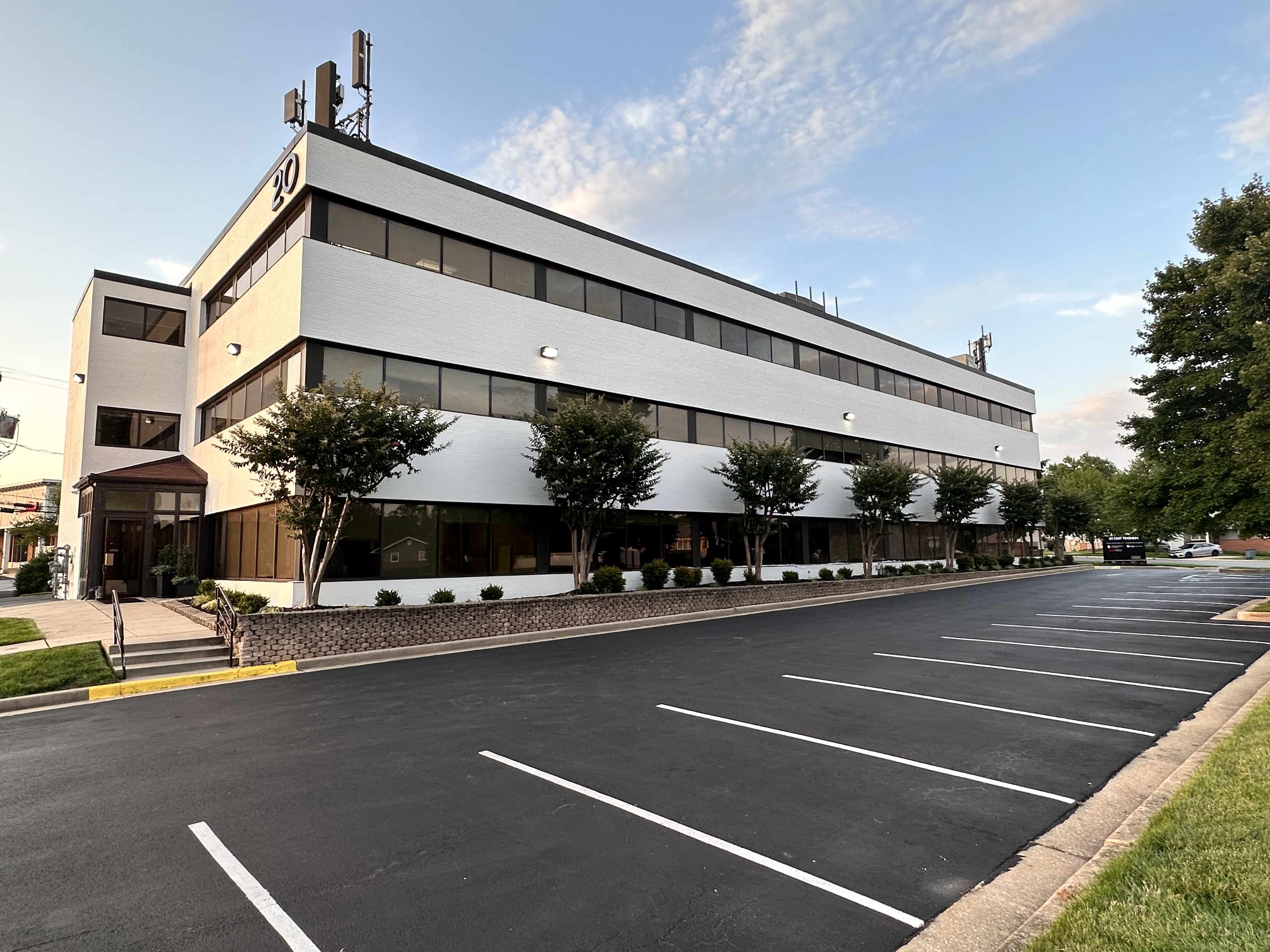 Daniella's General Contractors logo