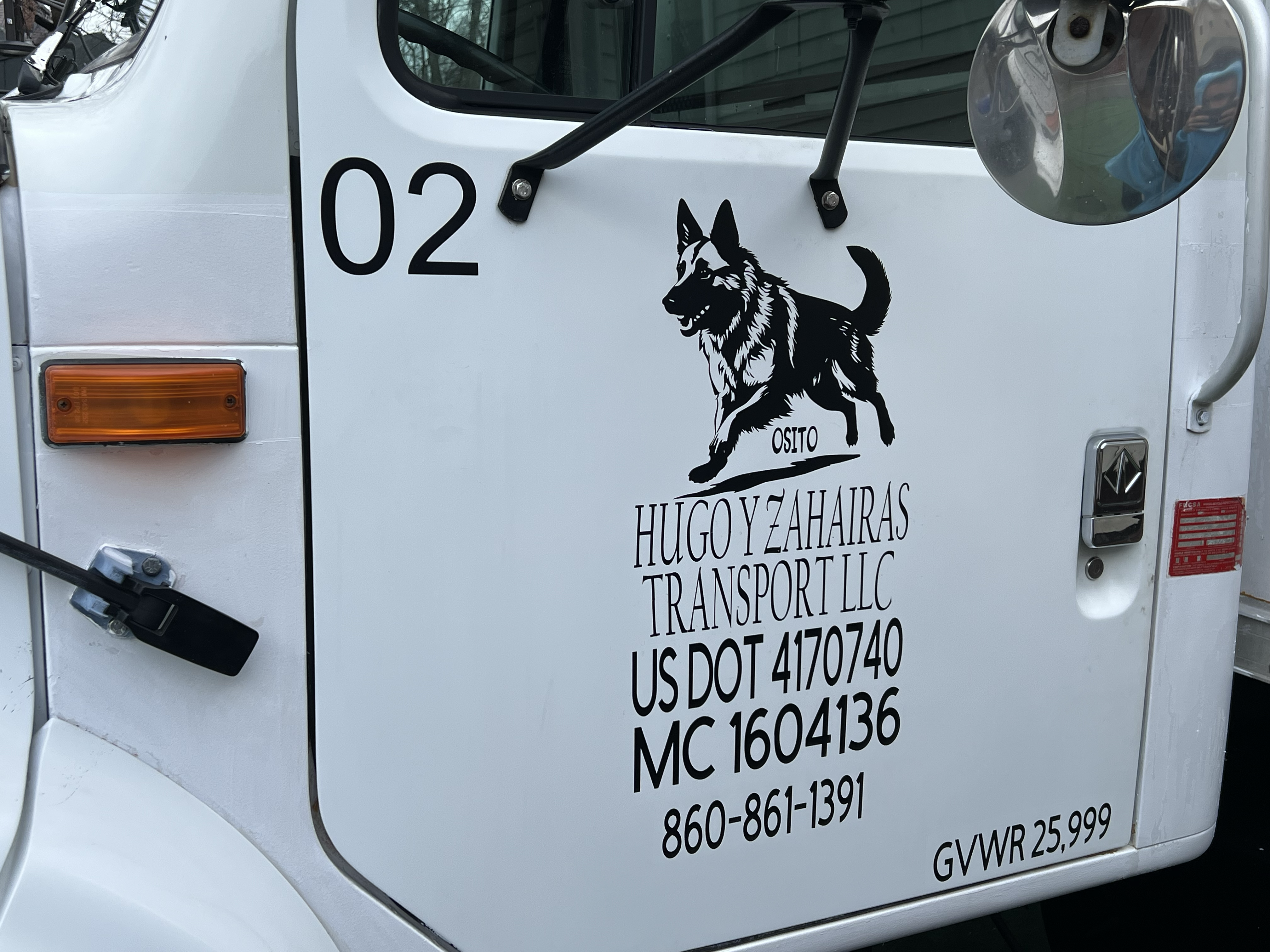 Hugo Y Zahaira Transport LLC logo