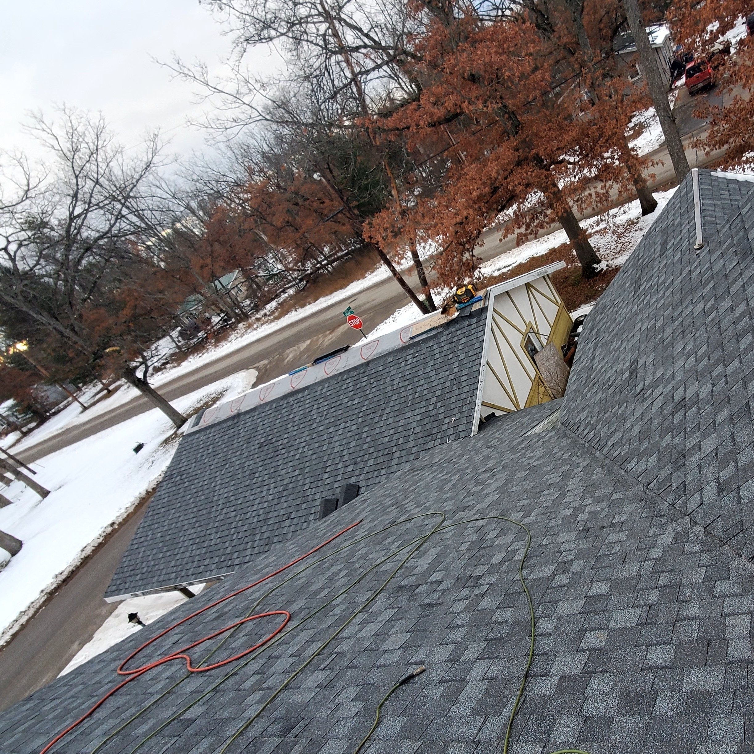 Liddle roofing & exteriors logo