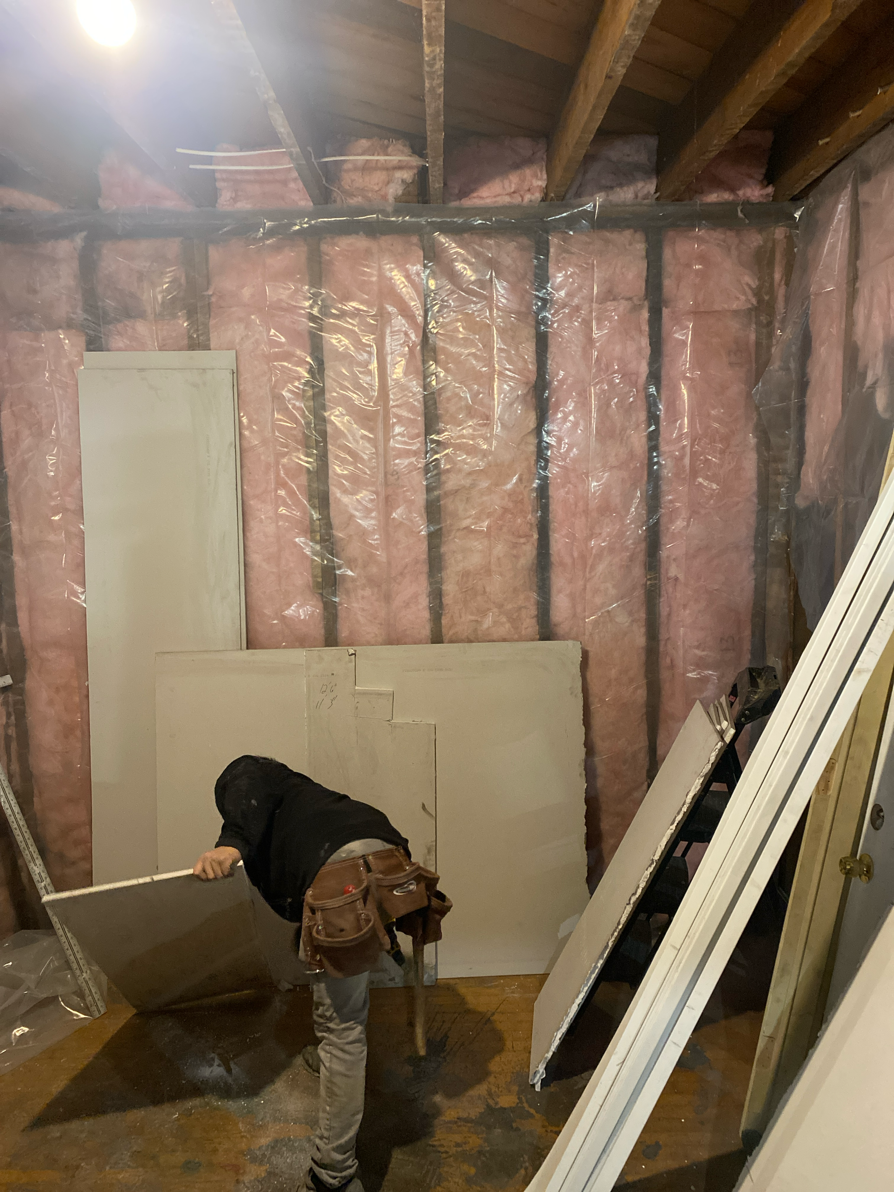 Manny's Drywall LLC logo