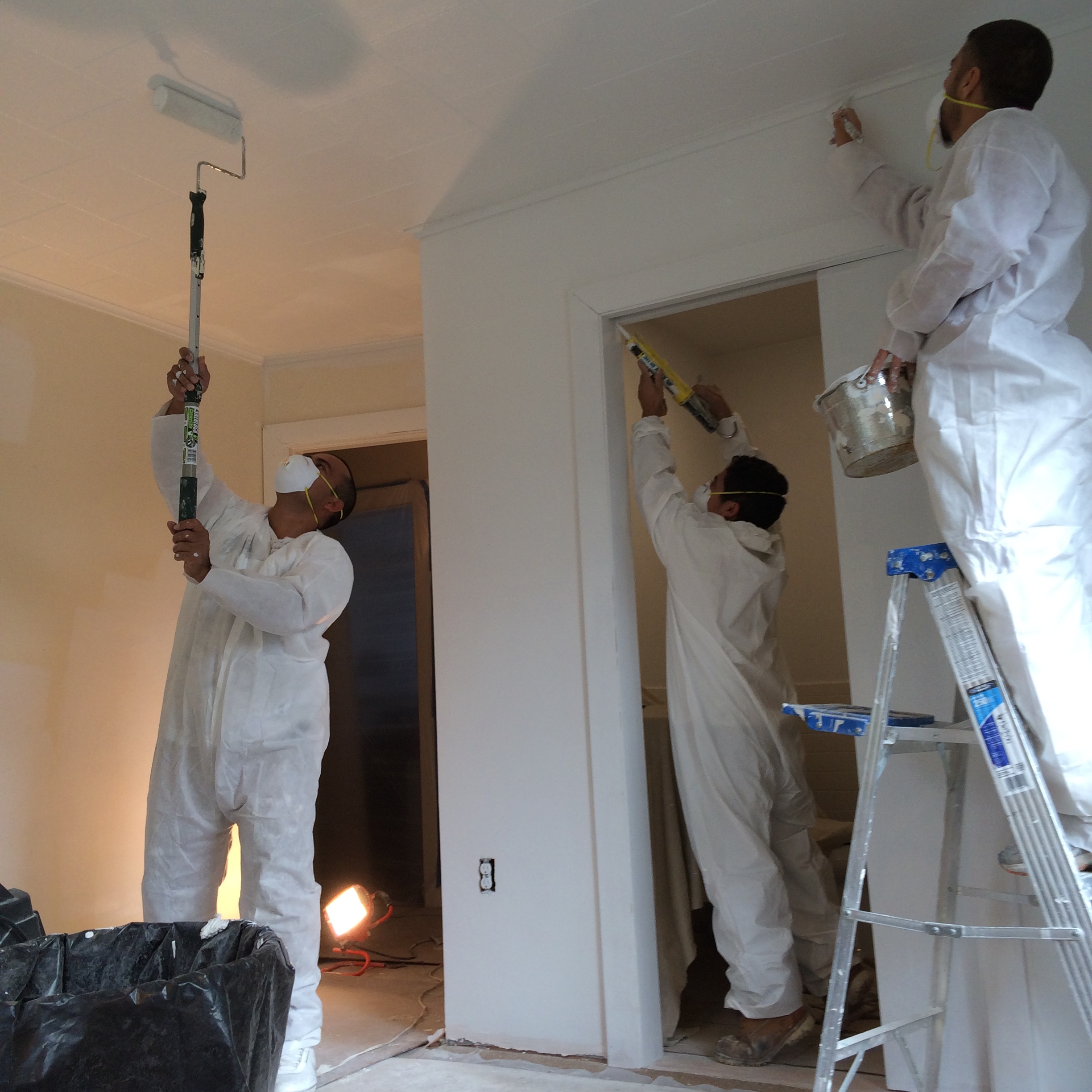 Lauries interior & exterior painting logo